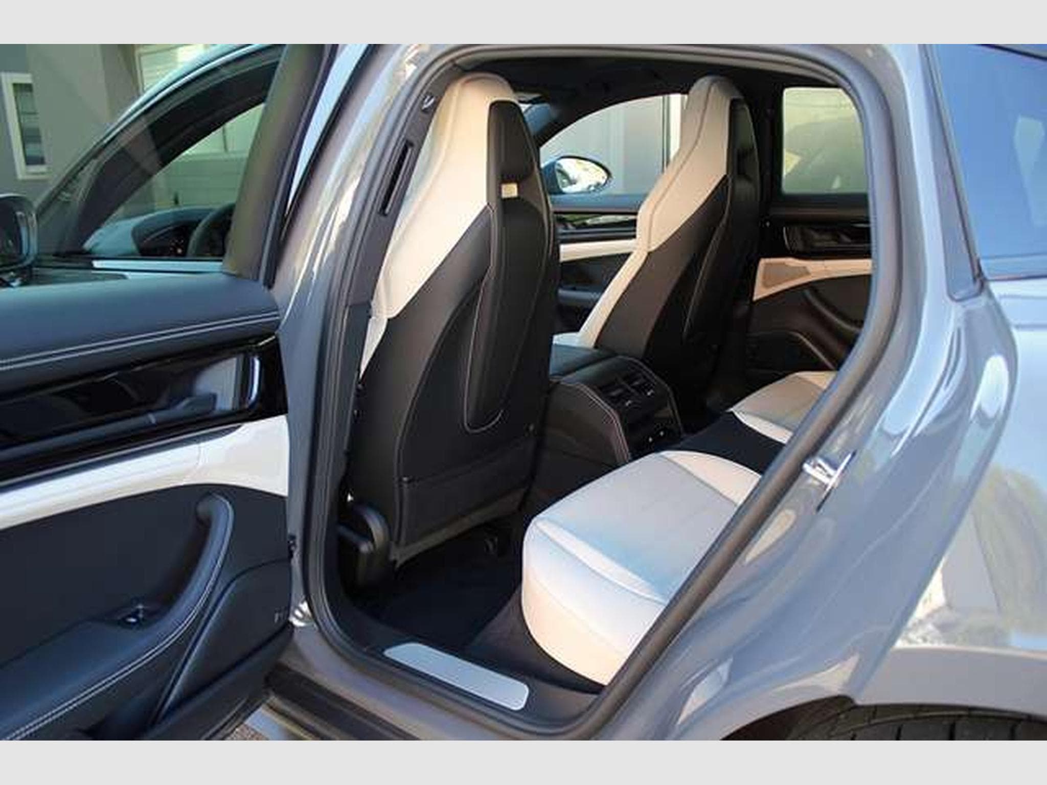 Porsche Panamera Panamera 4 E-Hybrid*ACC,Head-Up,Sitzlüft,14-Wege (2025) - Foto 8