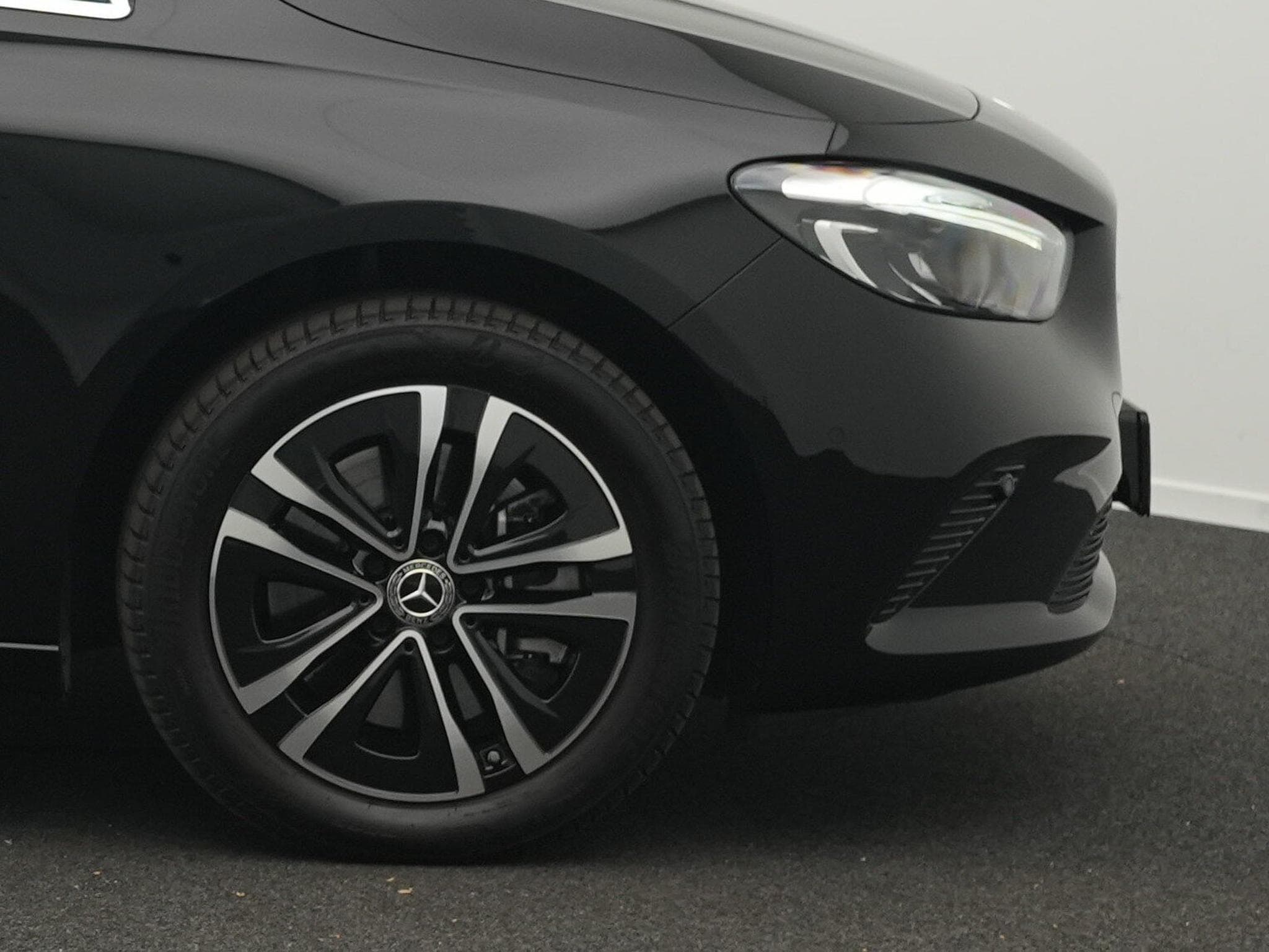 Mercedes B 250 e Progressive LED+Kamera+MBUX+SHZ (2024) - Foto 8
