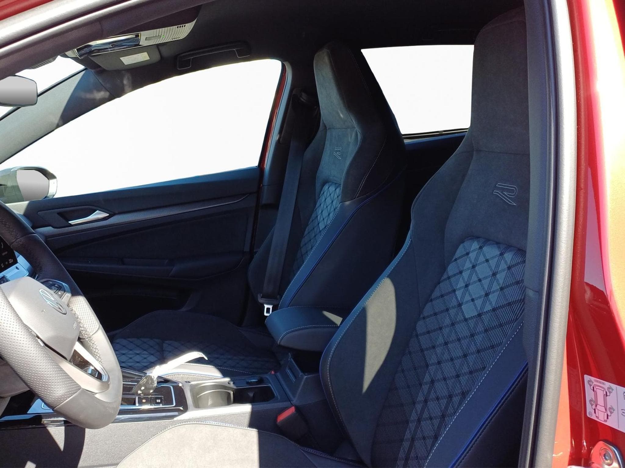 VW Golf R-Line (2026) - Photo 9