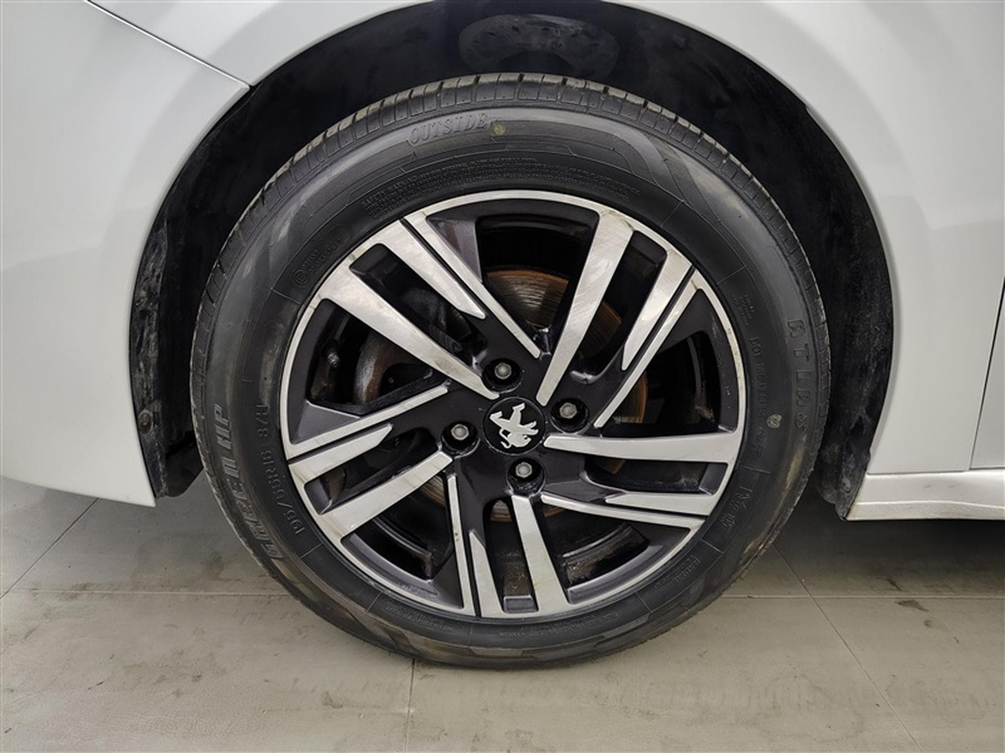 Peugeot 208 1.2i PureTech Allure CUIR/NAVI/PANO/LED/JA (2020) - Photo 6