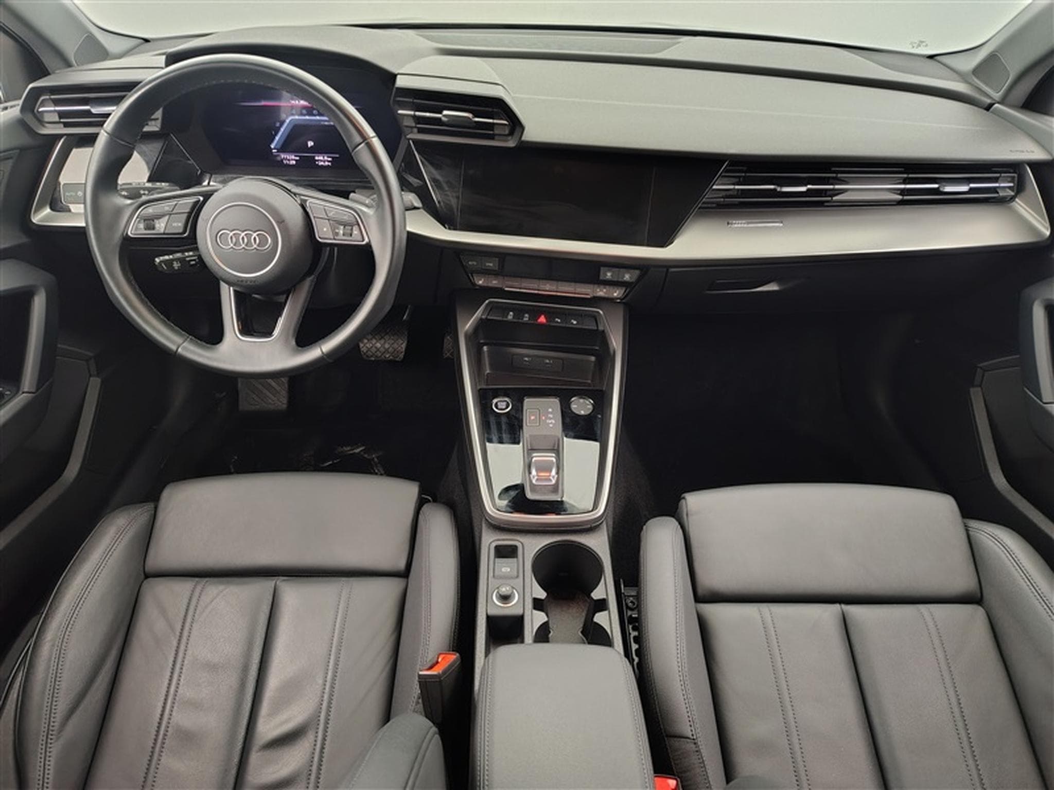 Audi A3 30 TFSI S-Line S tronic Cuir / Navi / Led / PDC av+ar (2024) - Photo 8