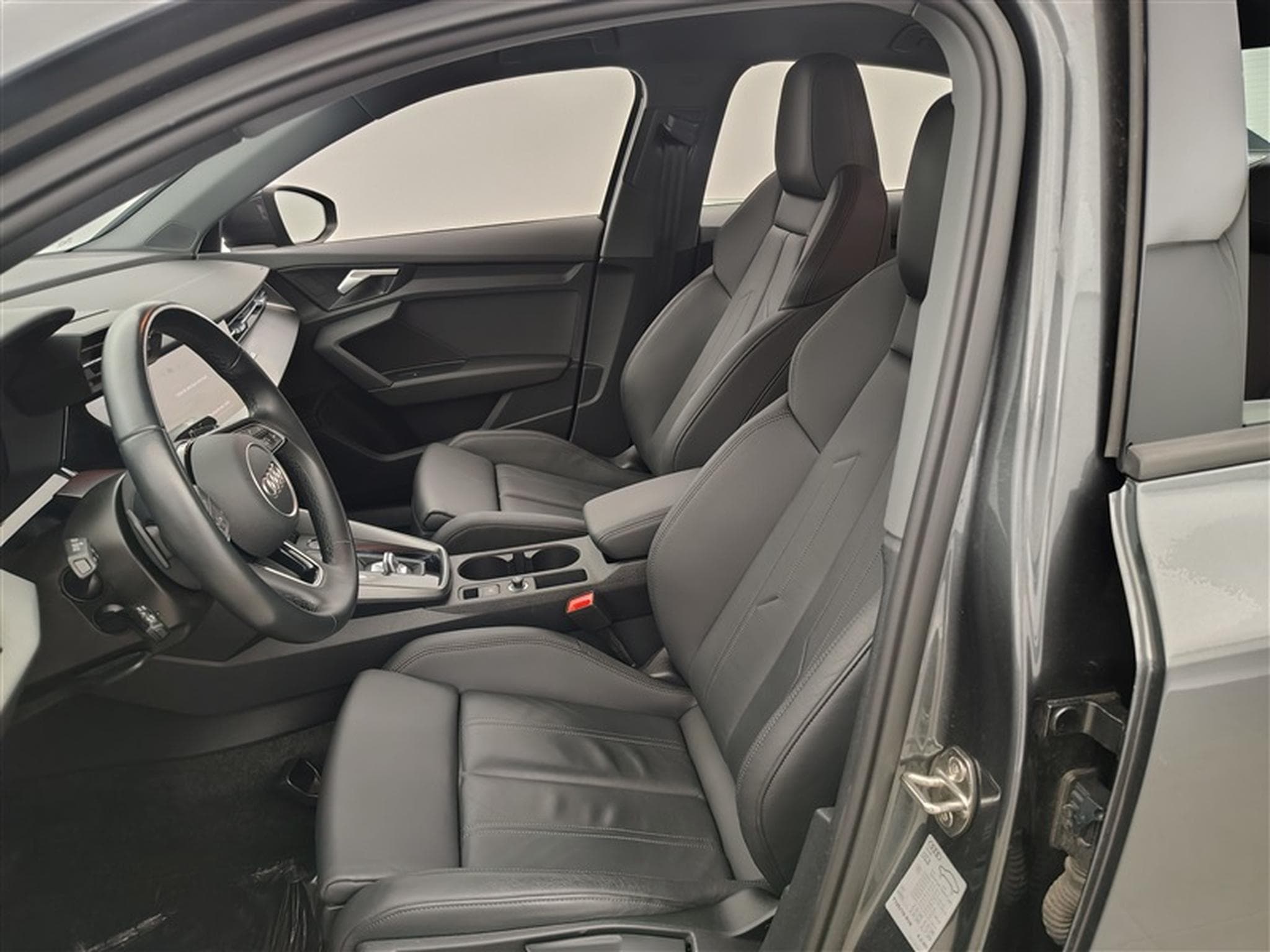 Audi A3 30 TFSI S-Line S tronic Cuir / Navi / Led / PDC av+ar (2024) - Photo 7