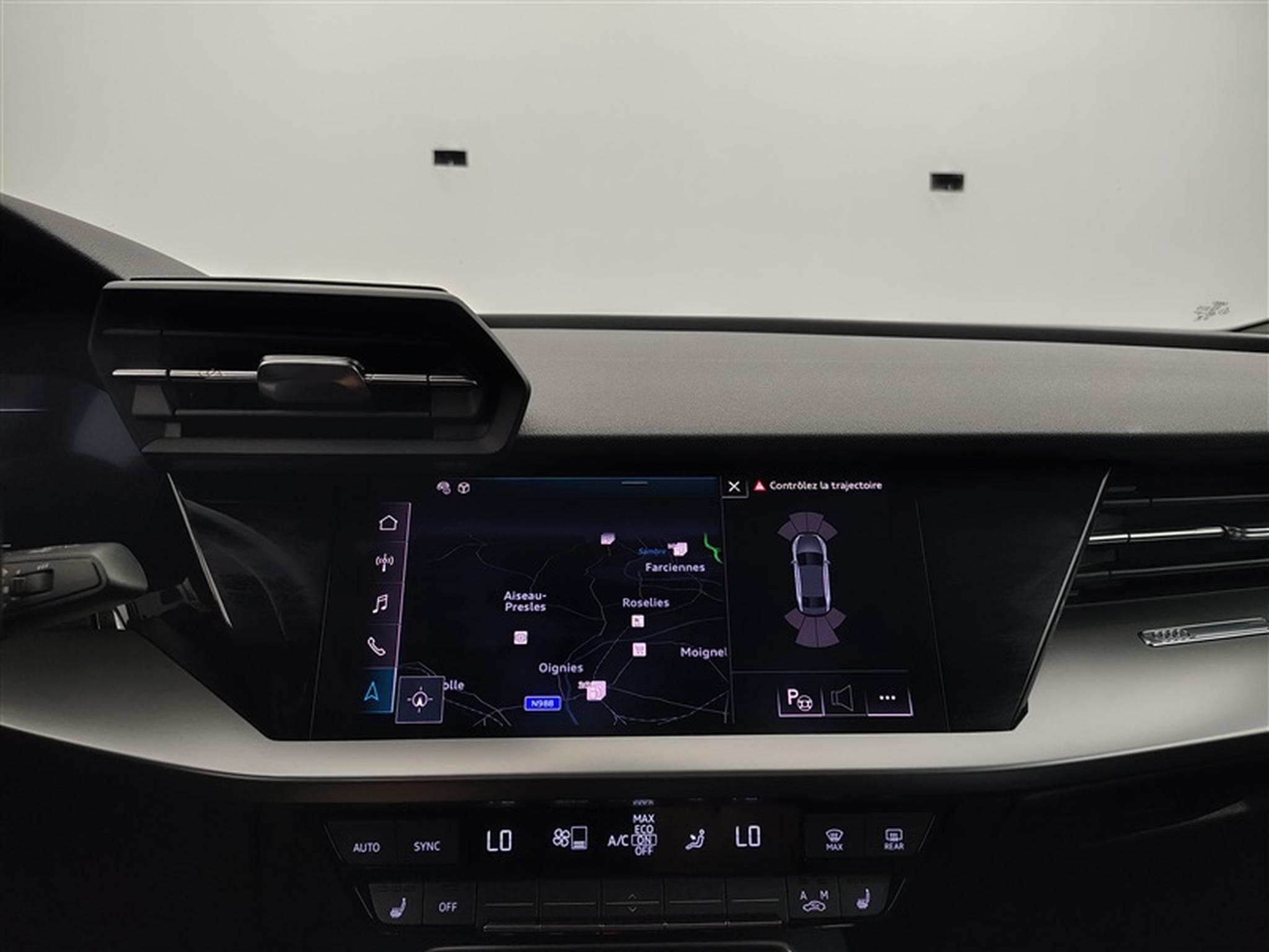 Audi A3 30 TFSI S-Line S tronic Cuir / Navi / Led / PDC av+ar (2024) - Photo 18