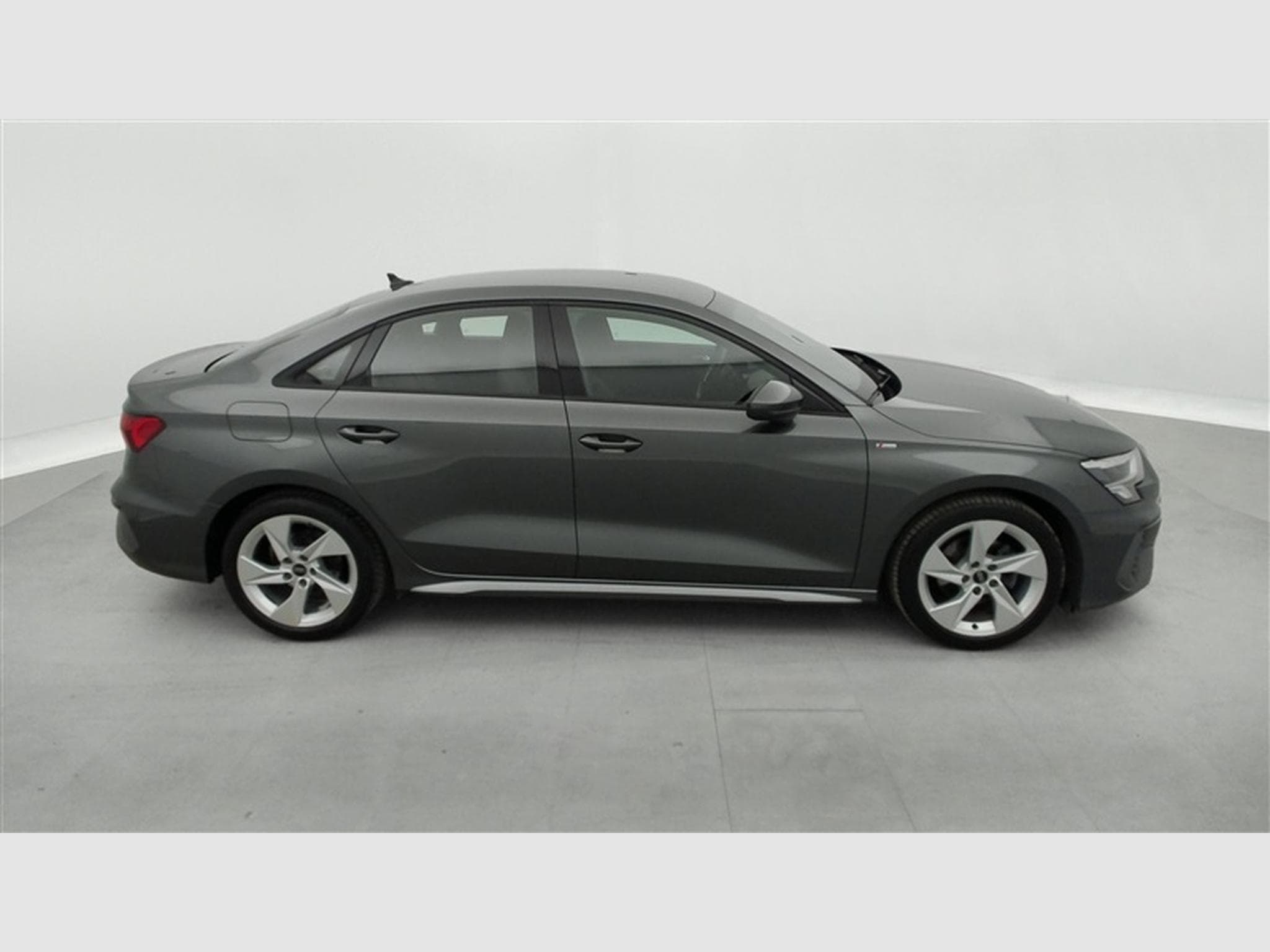 Audi A3 30 TFSI S-Line S tronic Cuir / Navi / Led / PDC av+ar (2024) - Photo 24