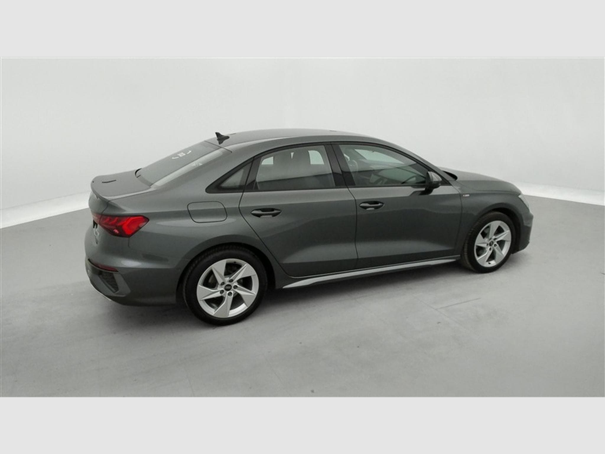 Audi A3 30 TFSI S-Line S tronic Cuir / Navi / Led / PDC av+ar (2024) - Photo 25