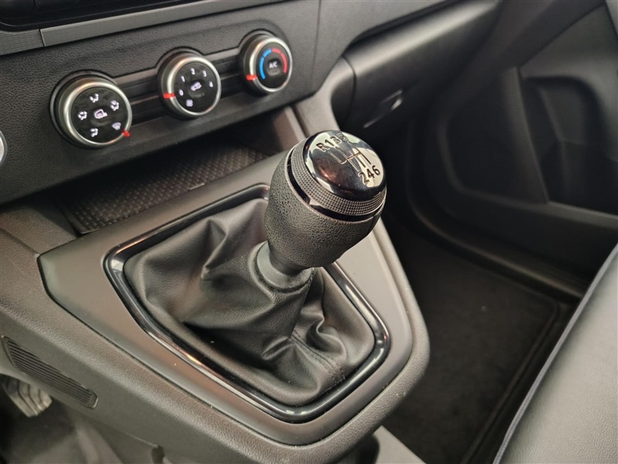 Nissan Townstar 1.3 DIG-T L1H1 CARPLAY / CAMERA / PDC (2023) - Photo 12