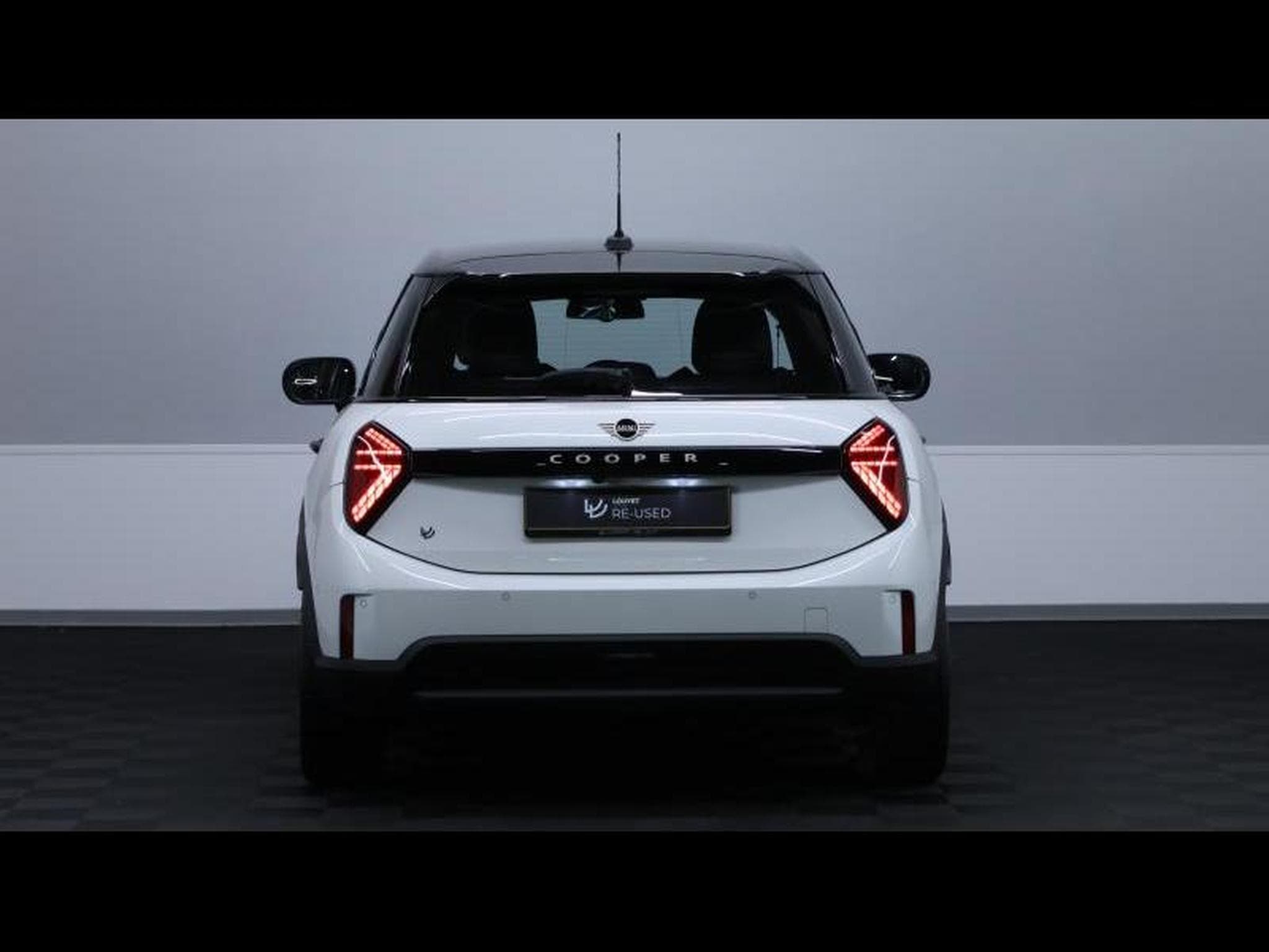 MINI Cooper 1.5 156ch Steptronic (2024) - Foto 6