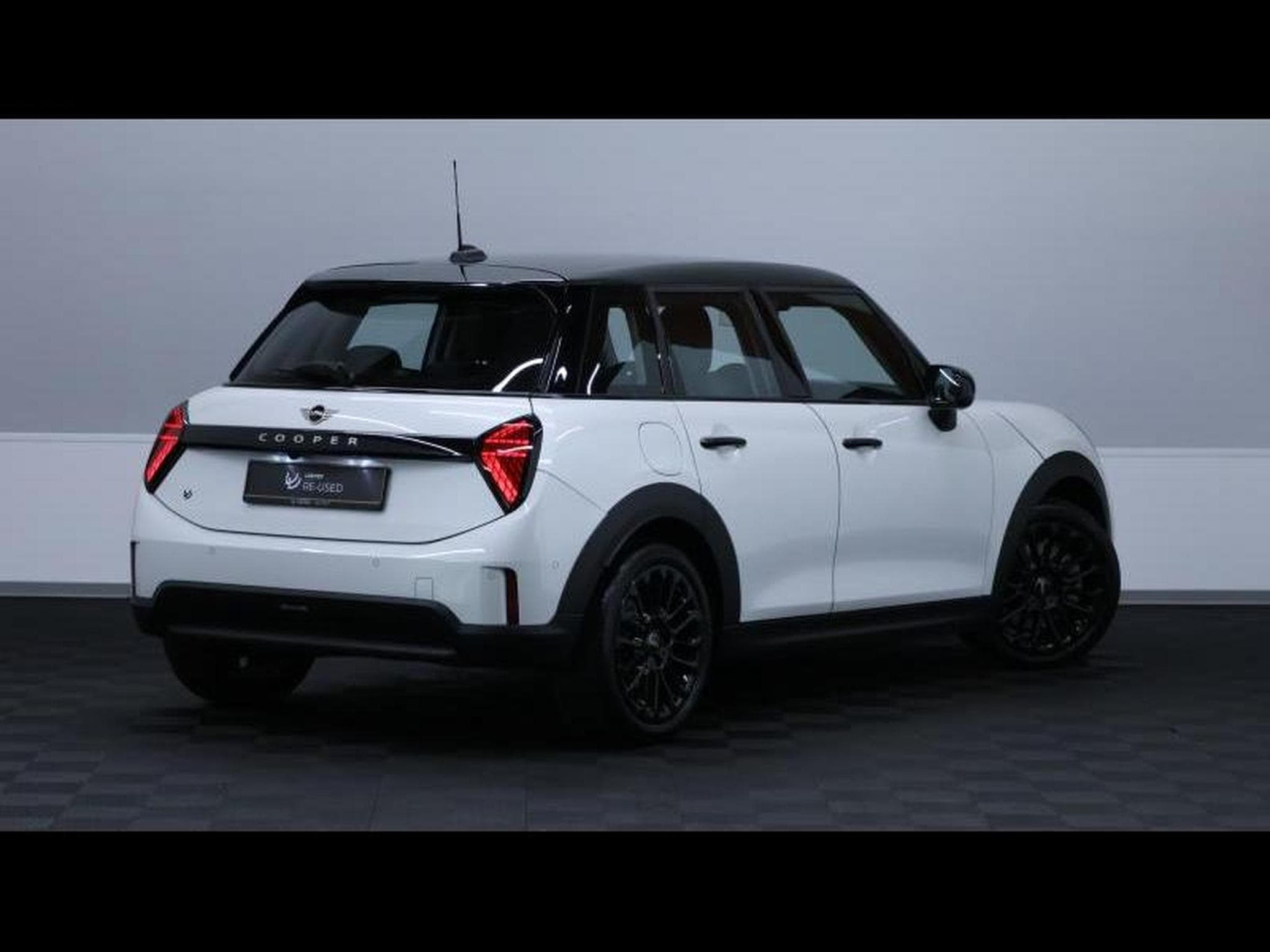 MINI Cooper 1.5 156ch Steptronic (2024) - Foto 5