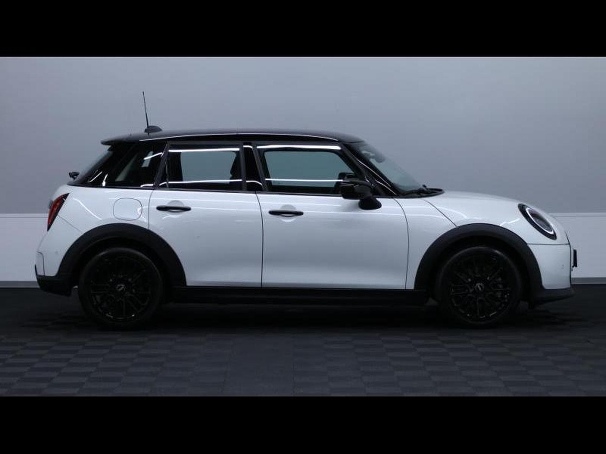 MINI Cooper 1.5 156ch Steptronic (2024) - Foto 4