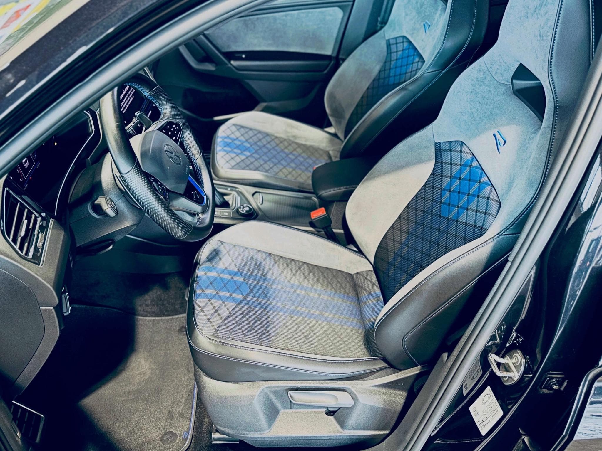 VW Tiguan TIGUAN R 4MOTION TSI DSG (2022) - Photo 6