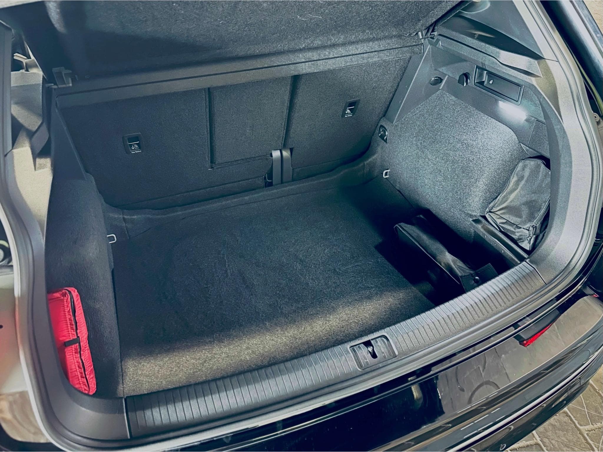 VW Tiguan TIGUAN R 4MOTION TSI DSG (2022) - Photo 13