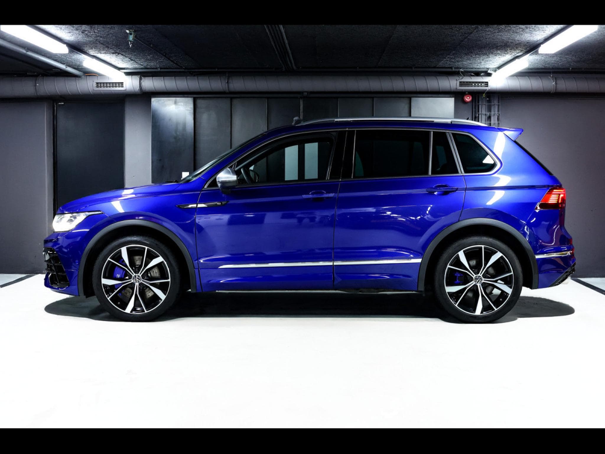 VW Tiguan 2.0 TSI 320 R 4MOTION - LAPIZ BLUE (2021) - Photo 2