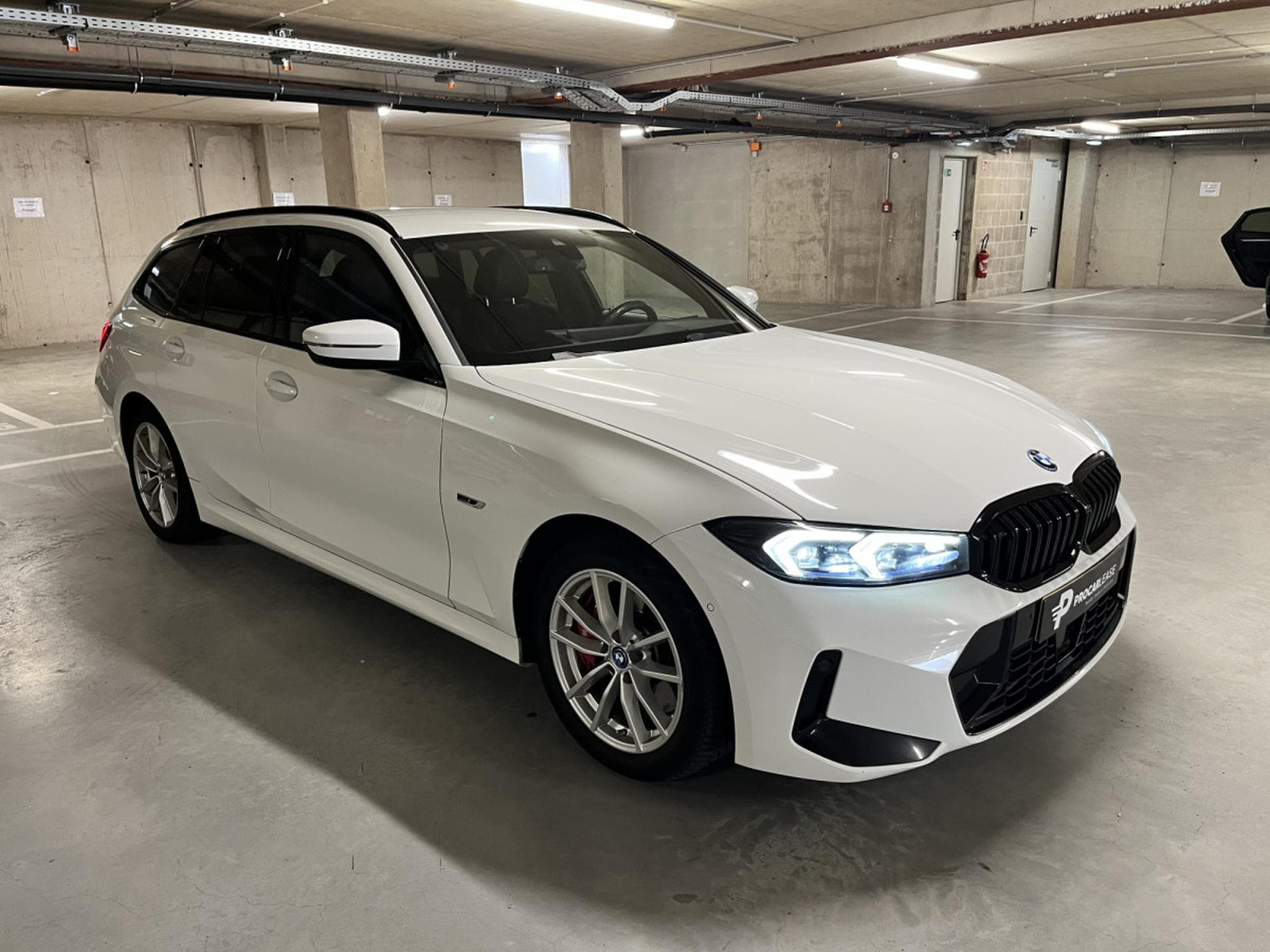 BMW 330 330e TOURING/ PACK M/ CARBON (2023) - Photo 4