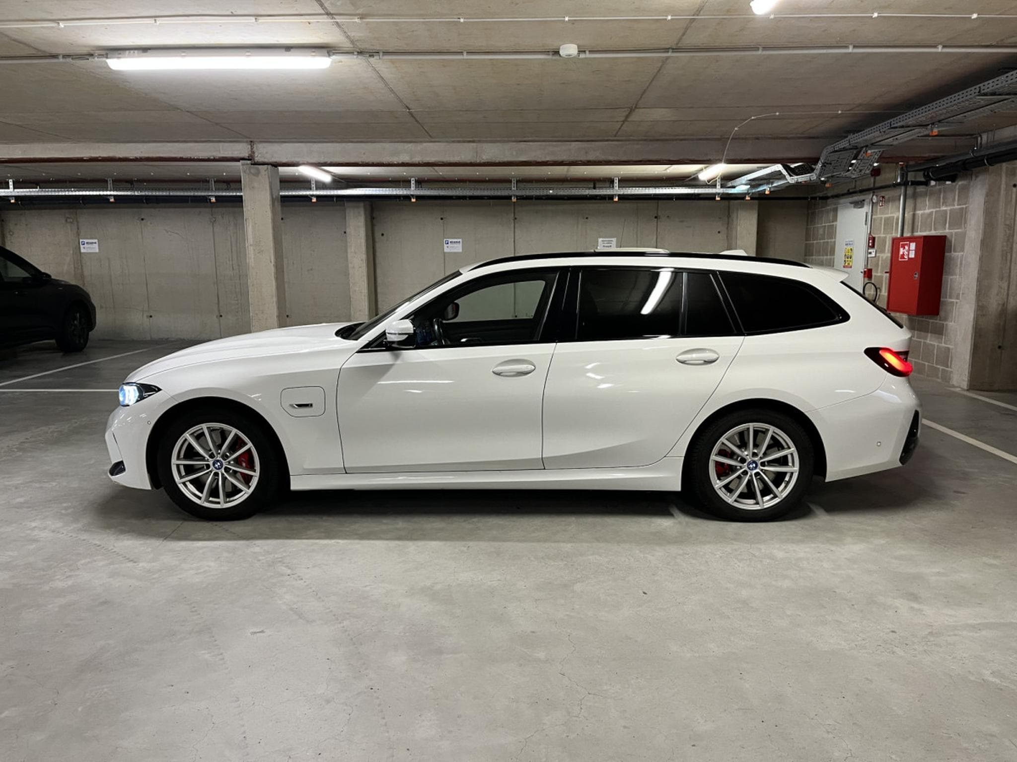 BMW 330 330e TOURING/ PACK M/ CARBON (2023) - Photo 6