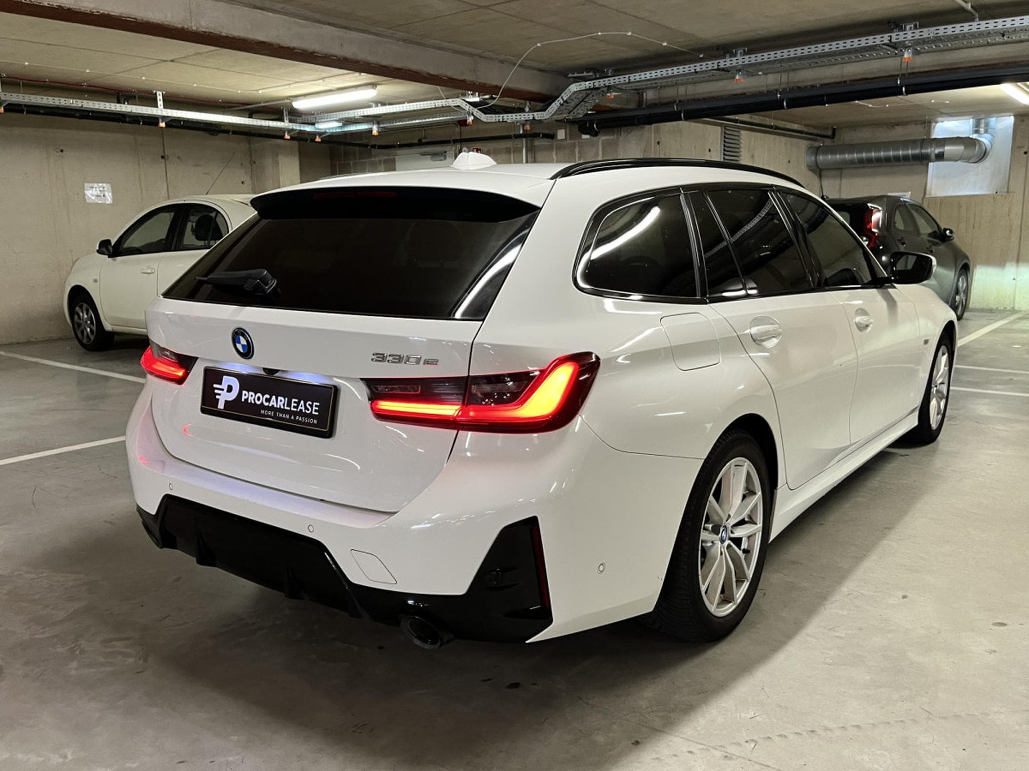 BMW 330 330e TOURING/ PACK M/ CARBON (2023) - Photo 15