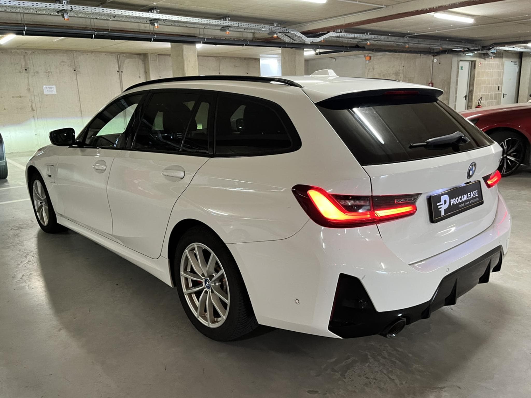 BMW 330 330e TOURING/ PACK M/ CARBON (2023) - Photo 18