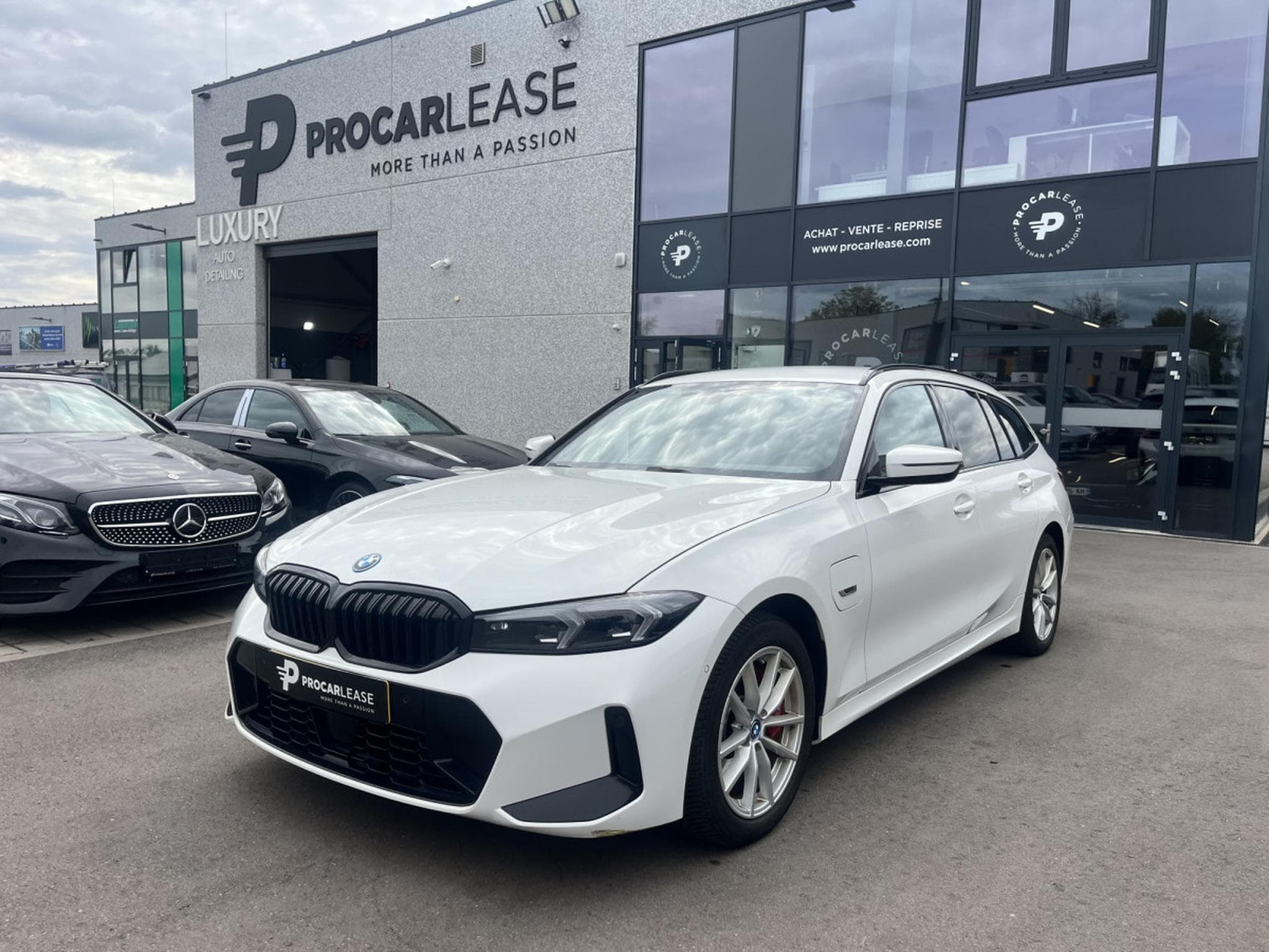 BMW 330 330e TOURING/ PACK M/ CARBON (2023) - Photo 19