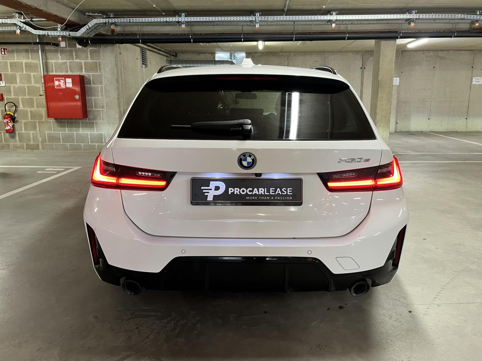BMW 330 330e TOURING/ PACK M/ CARBON (2023) - Photo 17