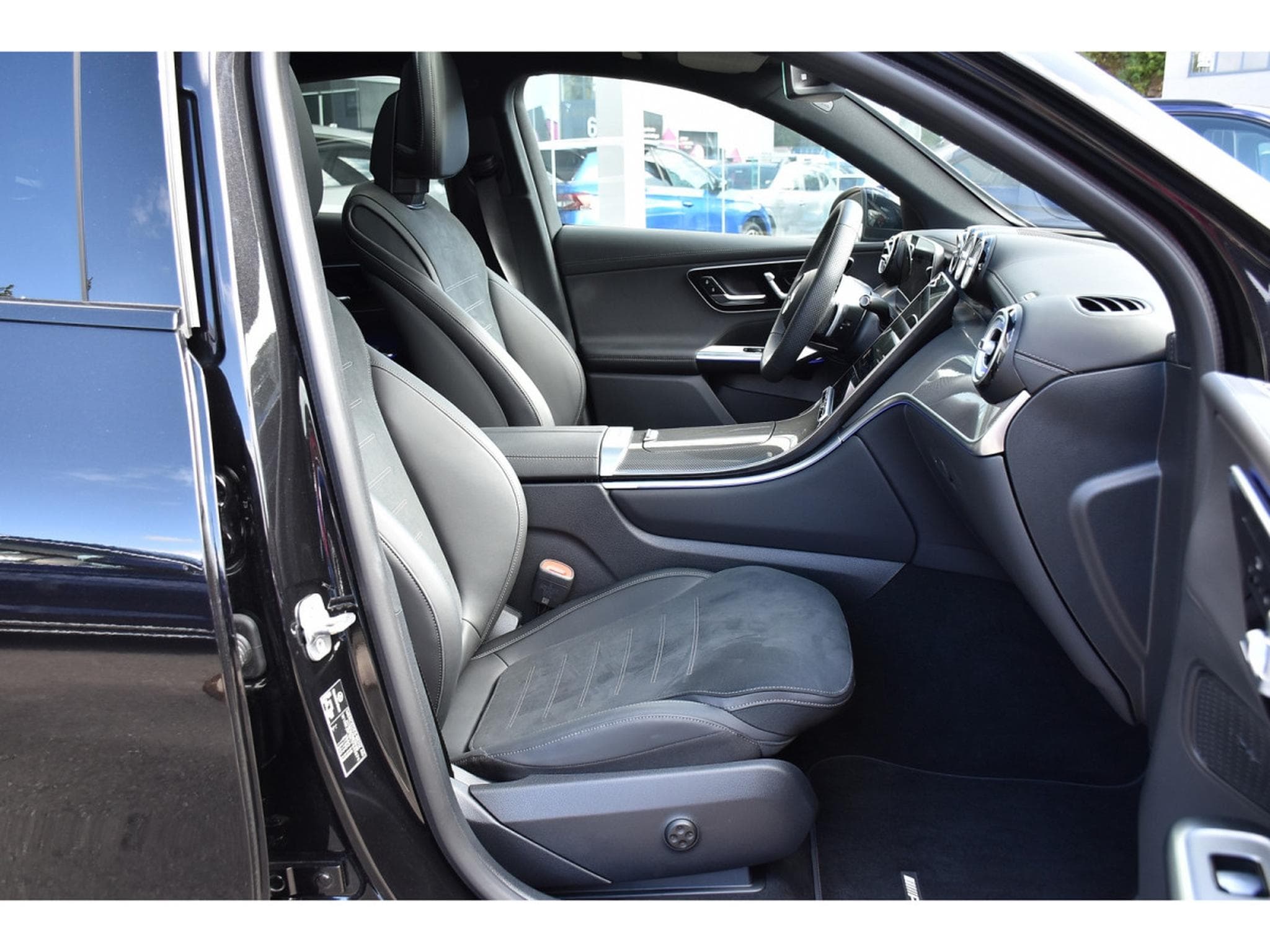 Mercedes GLC 220 CDI Coupe 4Matic AMG Line 9G PANO MEMO DIST ATT RMQ CAM360 (2026) - Photo 7