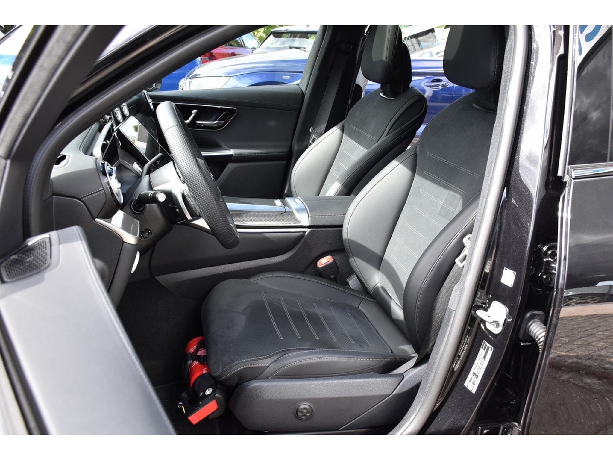 Mercedes GLC 220 CDI Coupe 4Matic AMG Line 9G PANO MEMO DIST ATT RMQ CAM360 (2026) - Photo 6
