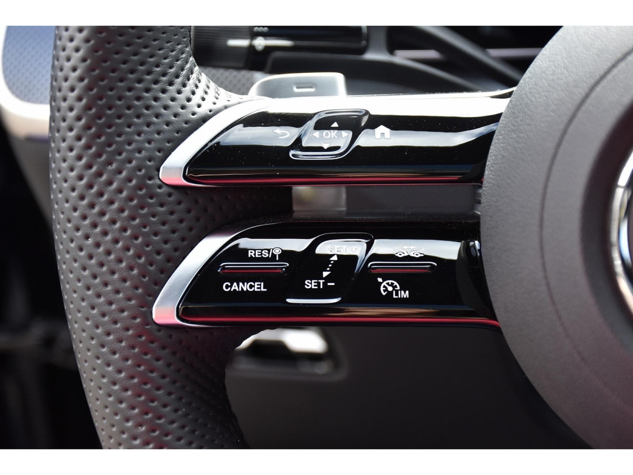 Mercedes GLC 220 CDI Coupe 4Matic AMG Line 9G PANO MEMO DIST ATT RMQ CAM360 (2026) - Photo 18