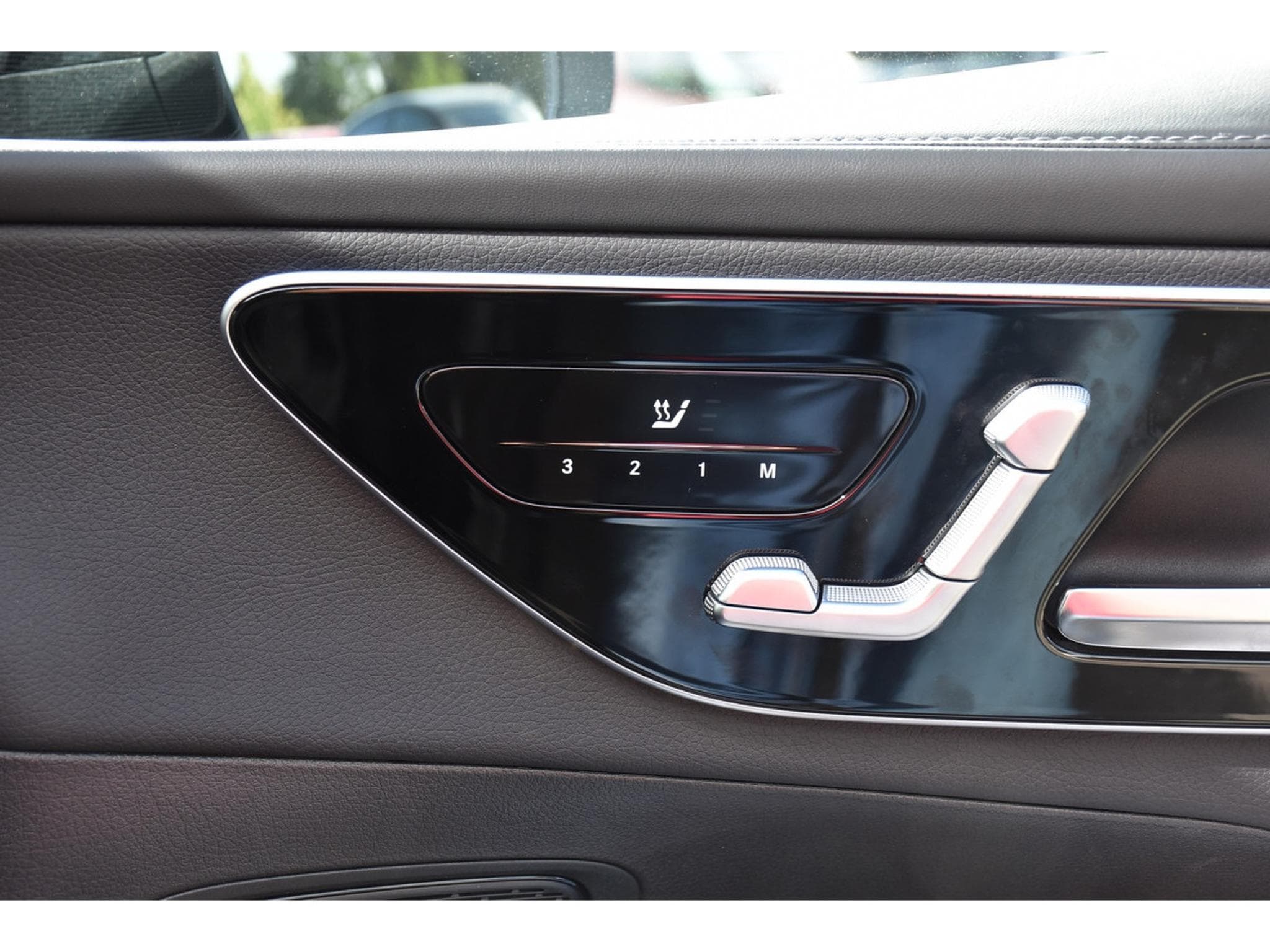 Mercedes GLC 220 CDI Coupe 4Matic AMG Line 9G PANO MEMO DIST ATT RMQ CAM360 (2026) - Photo 19