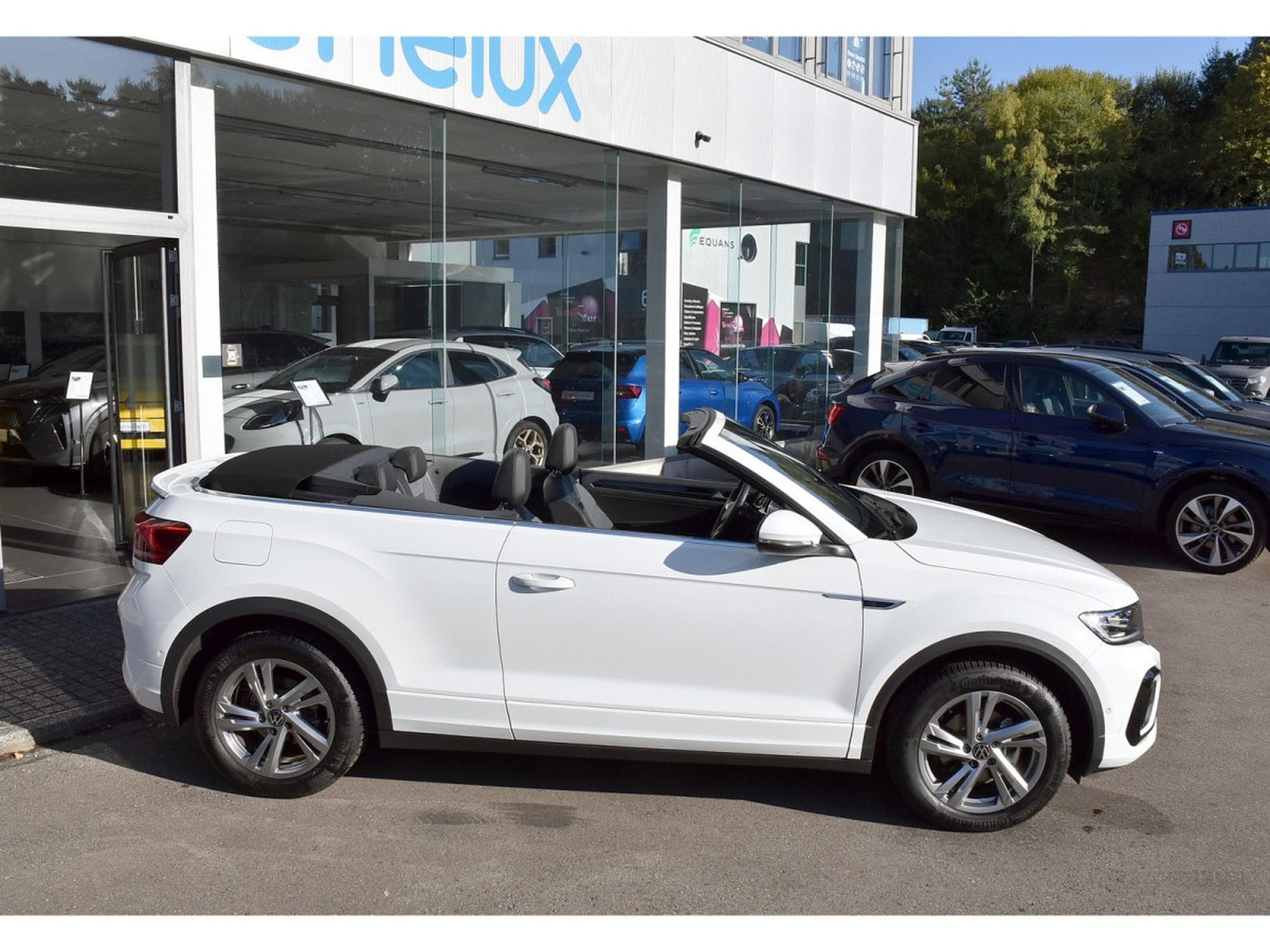 VW T-Roc Cabrio 1.5 TSI R-Line DSG ACC LANE PARK CAM 1° MAIN (2026) - Photo 3