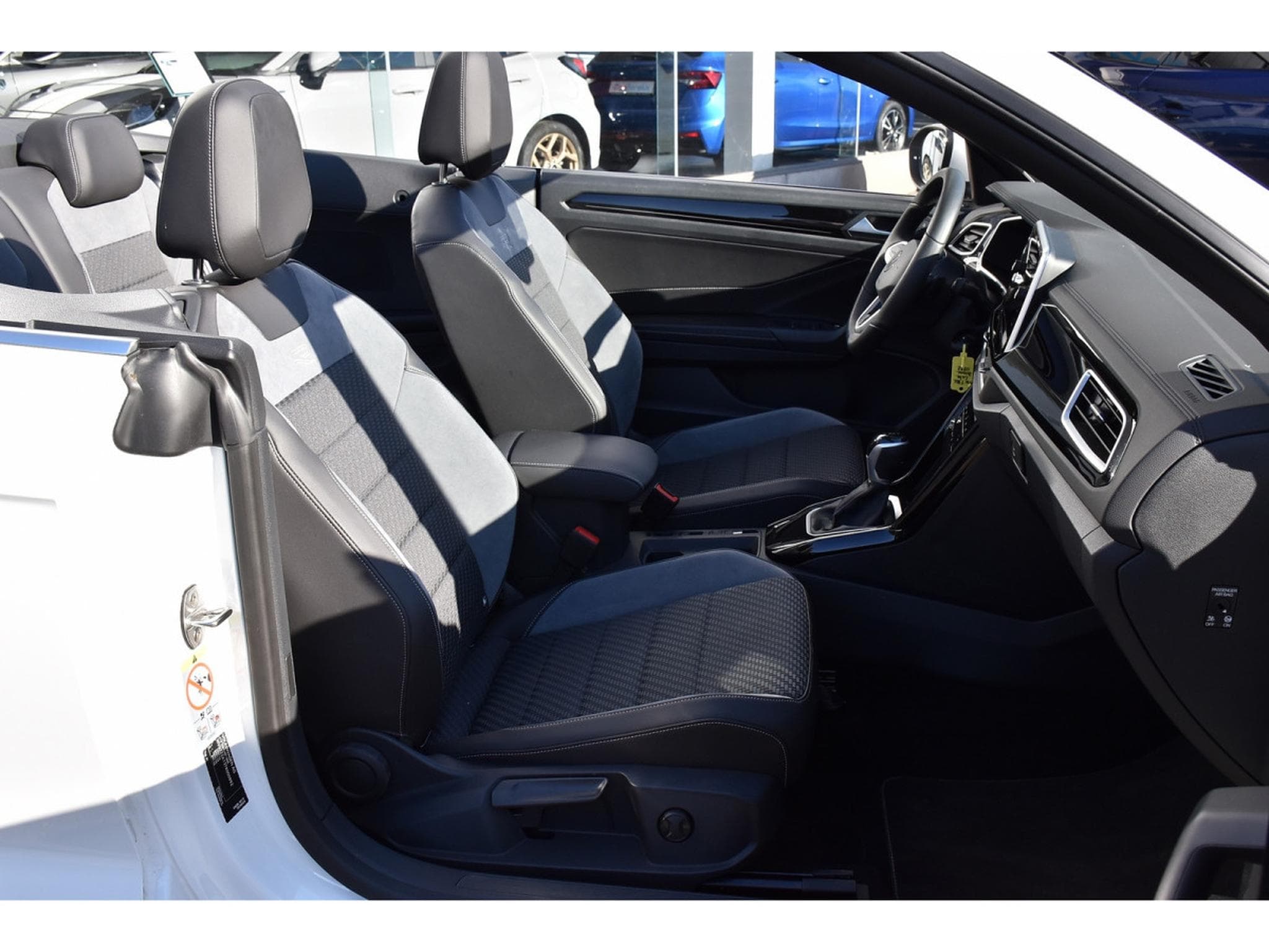 VW T-Roc Cabrio 1.5 TSI R-Line DSG ACC LANE PARK CAM 1° MAIN (2026) - Photo 9