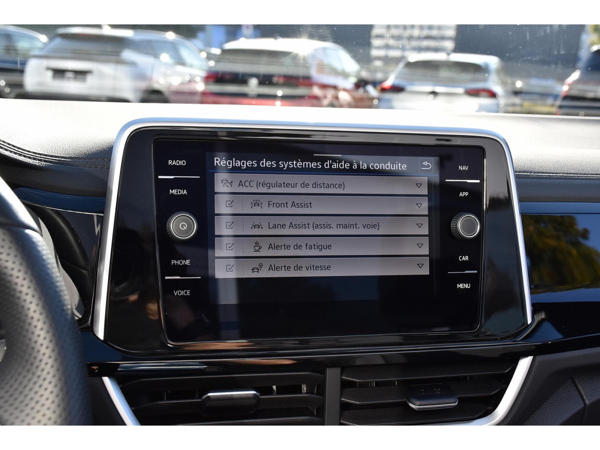 VW T-Roc Cabrio 1.5 TSI R-Line DSG ACC LANE PARK CAM 1° MAIN (2026) - Photo 14