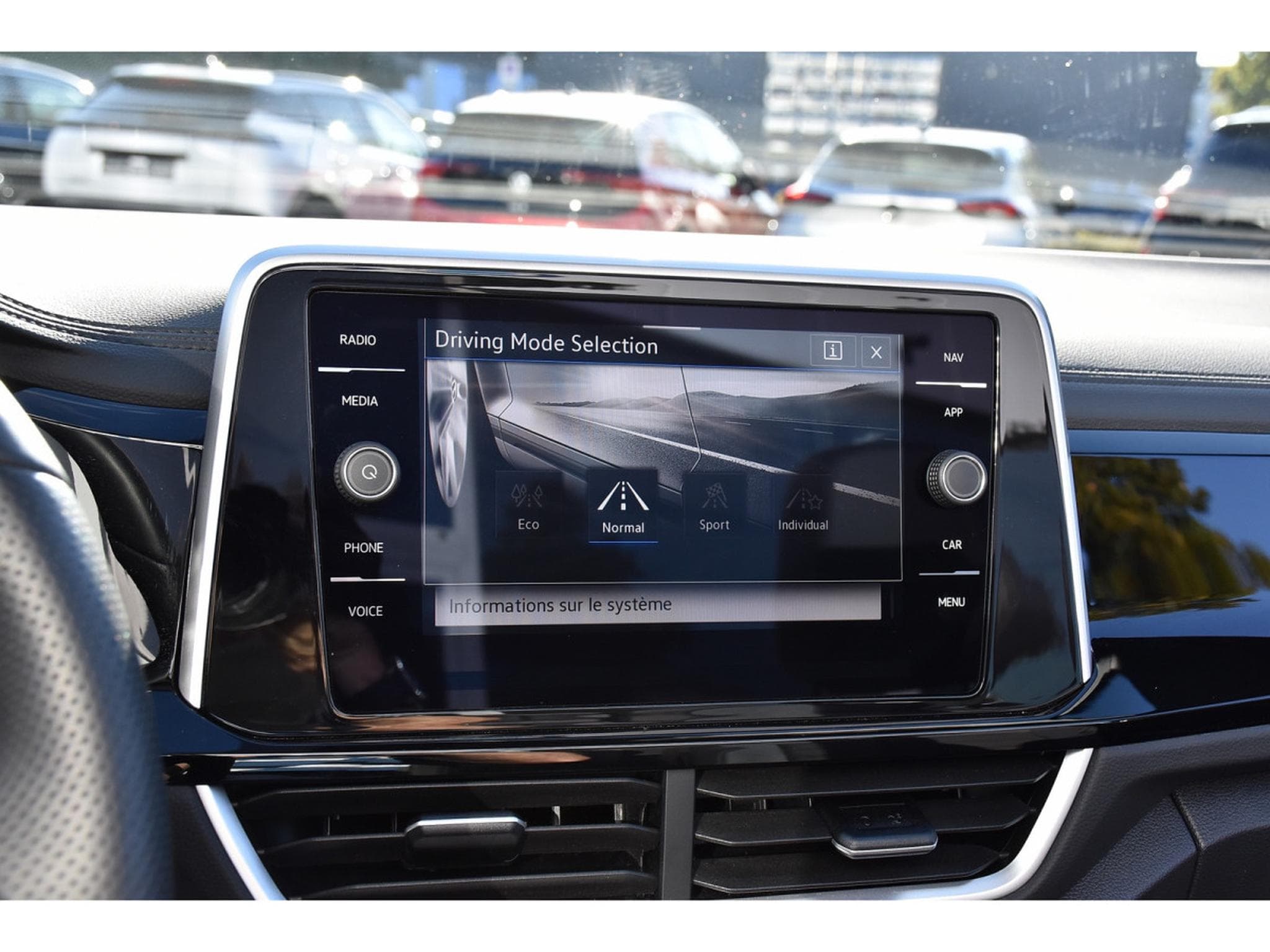 VW T-Roc Cabrio 1.5 TSI R-Line DSG ACC LANE PARK CAM 1° MAIN (2026) - Photo 15