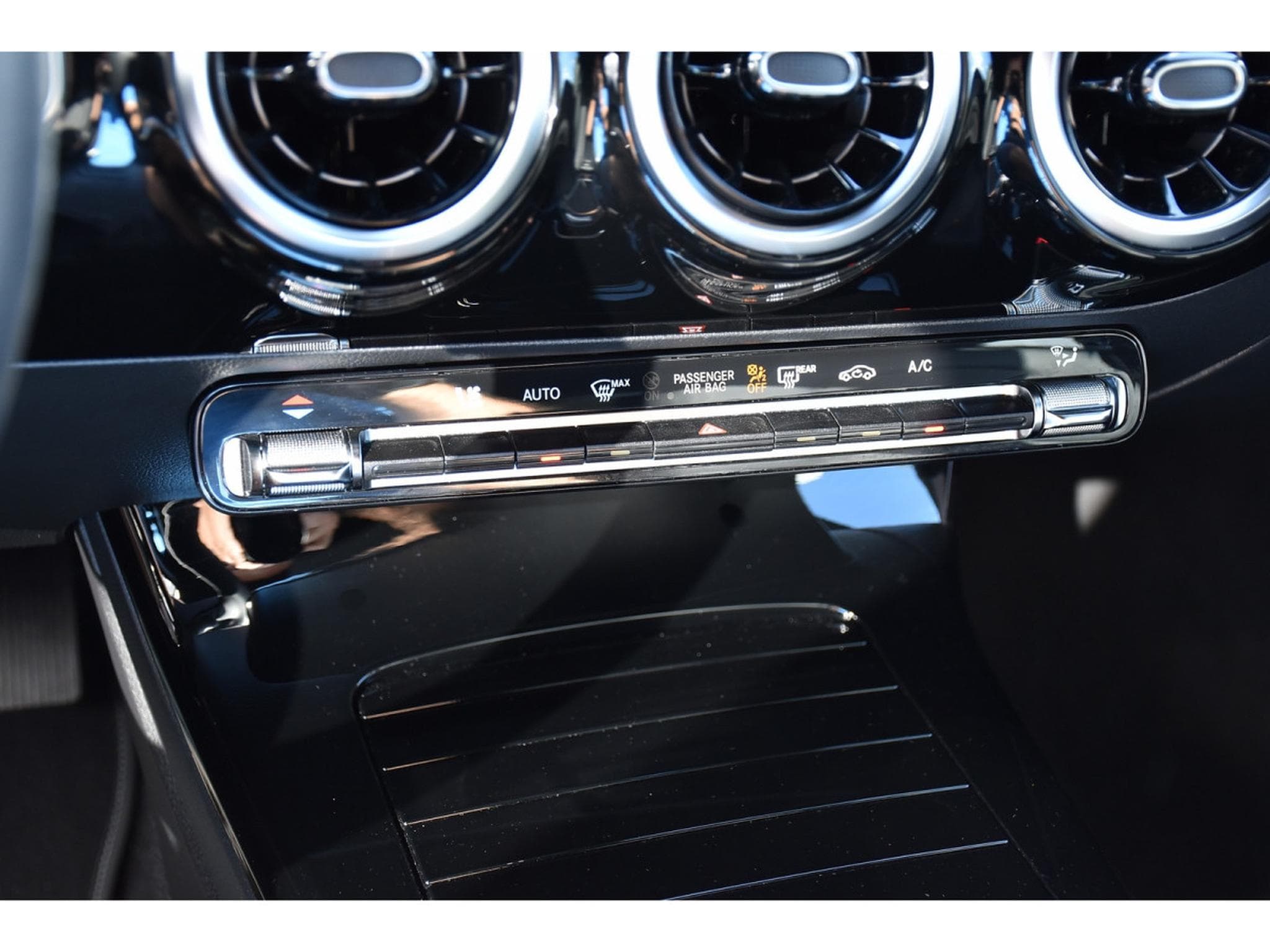 Mercedes A 180 CDI Progressive 8G-DCT CUIR GPS LANE CAM 1° MAIN (2025) - Photo 18