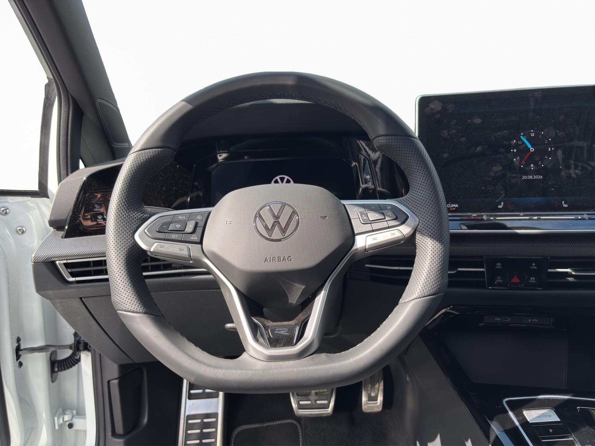 VW Golf R-Line (2026) - Photo 10