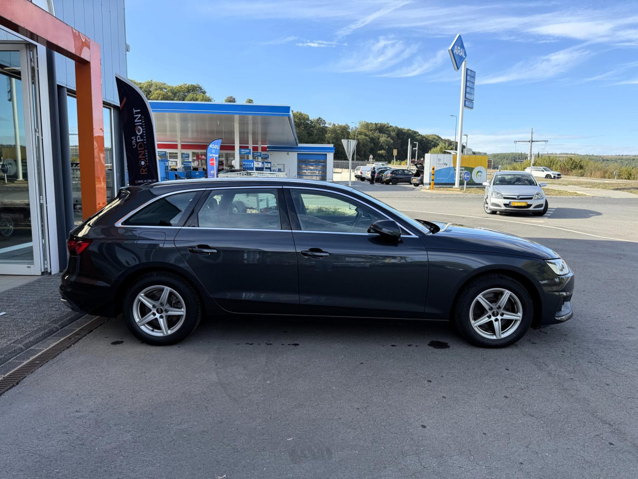 Audi A4 AVANT 2.0L TDI (2024) - Photo 4