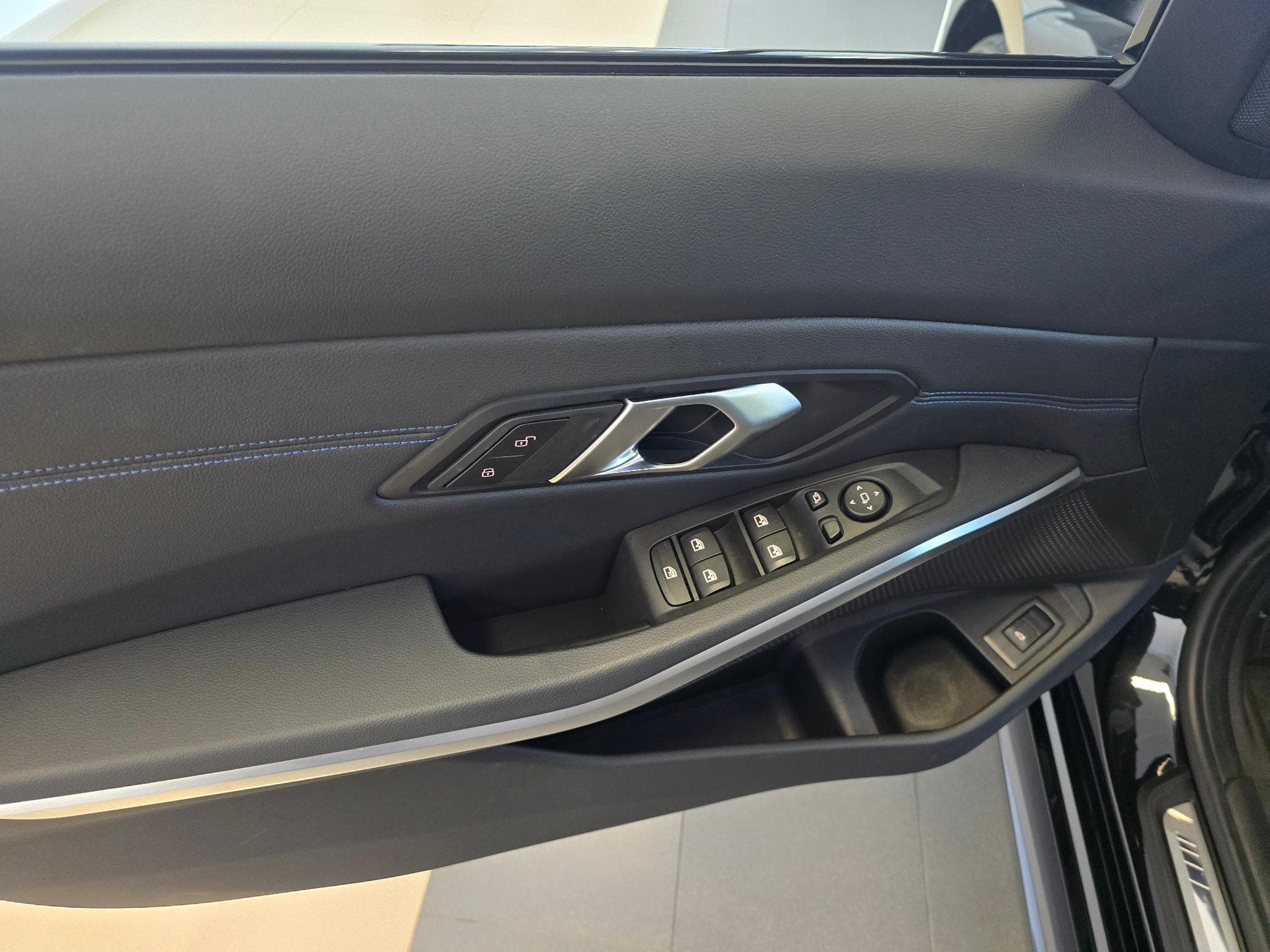 BMW 320 d xDrive M Sport Pack, Attache, Toit ouvrant (2026) - Photo 6