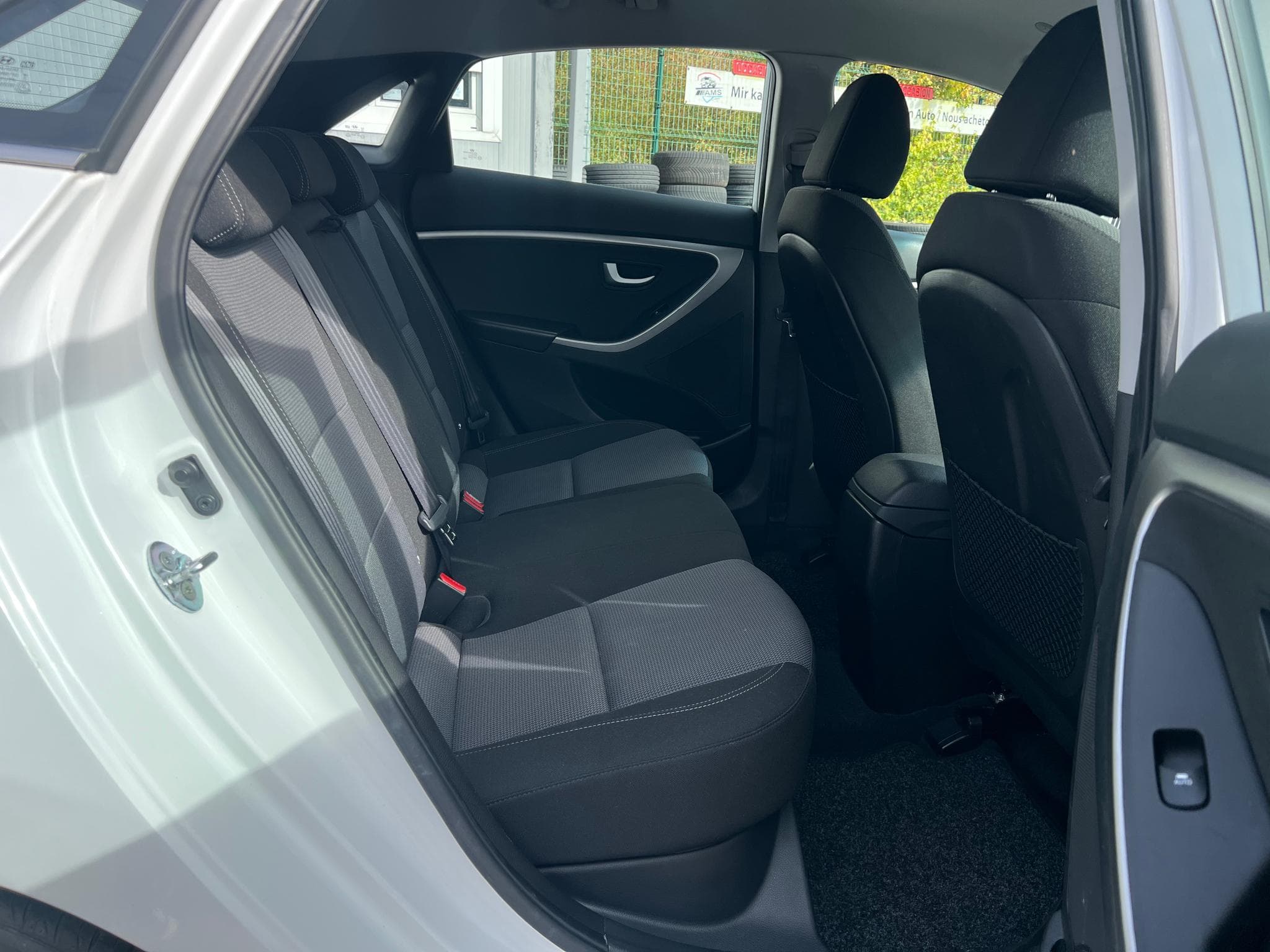 Hyundai i30 1.6 CRDi 110CV INTUITIVE (2015) - Photo 12