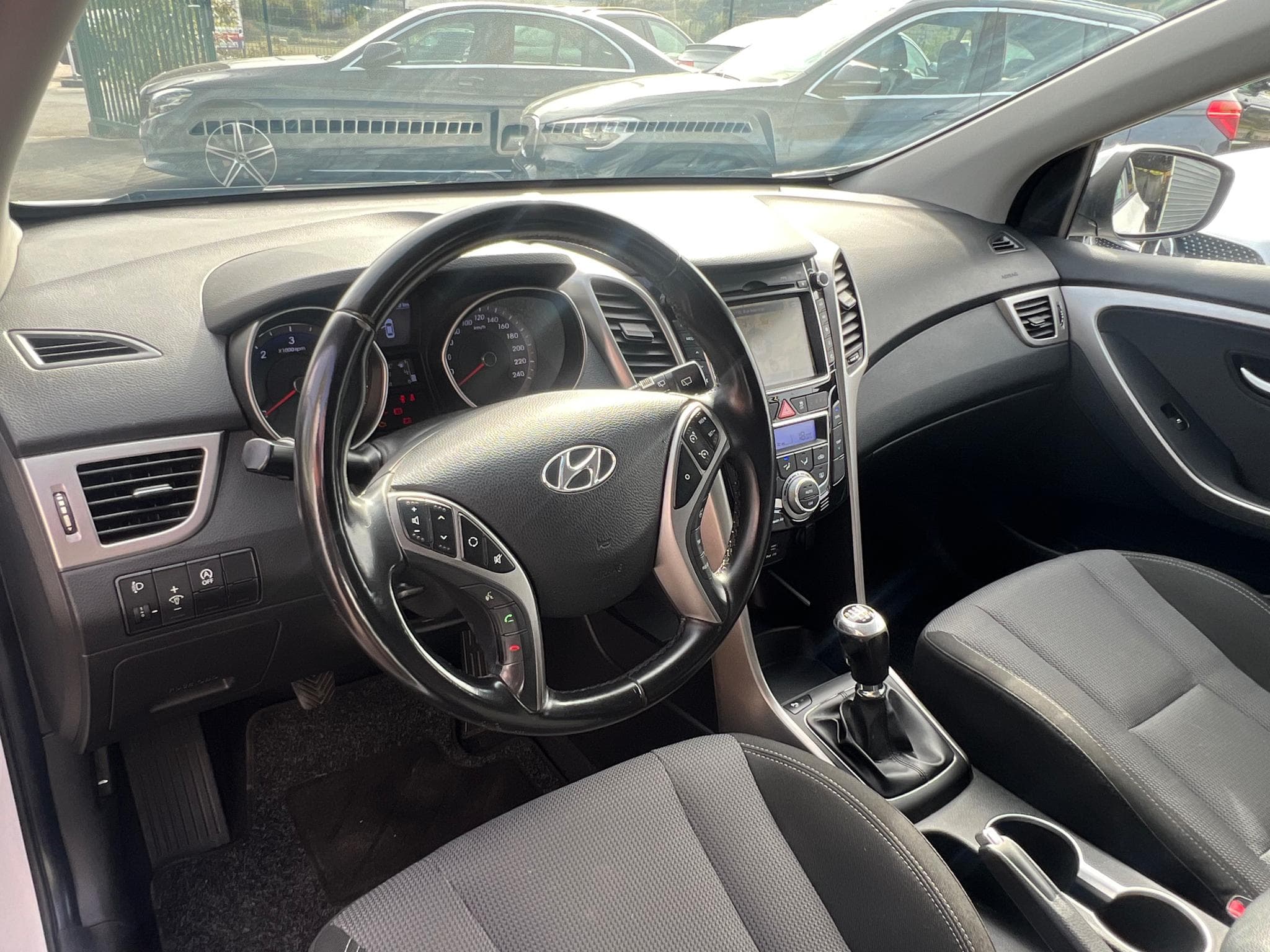 Hyundai i30 1.6 CRDi 110CV INTUITIVE (2015) - Photo 10