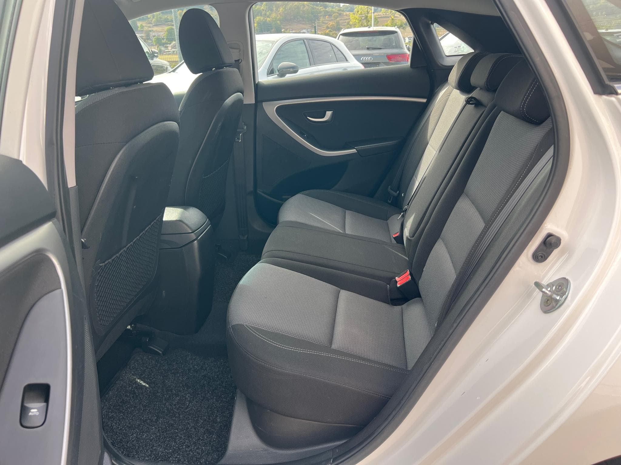 Hyundai i30 1.6 CRDi 110CV INTUITIVE (2015) - Photo 14