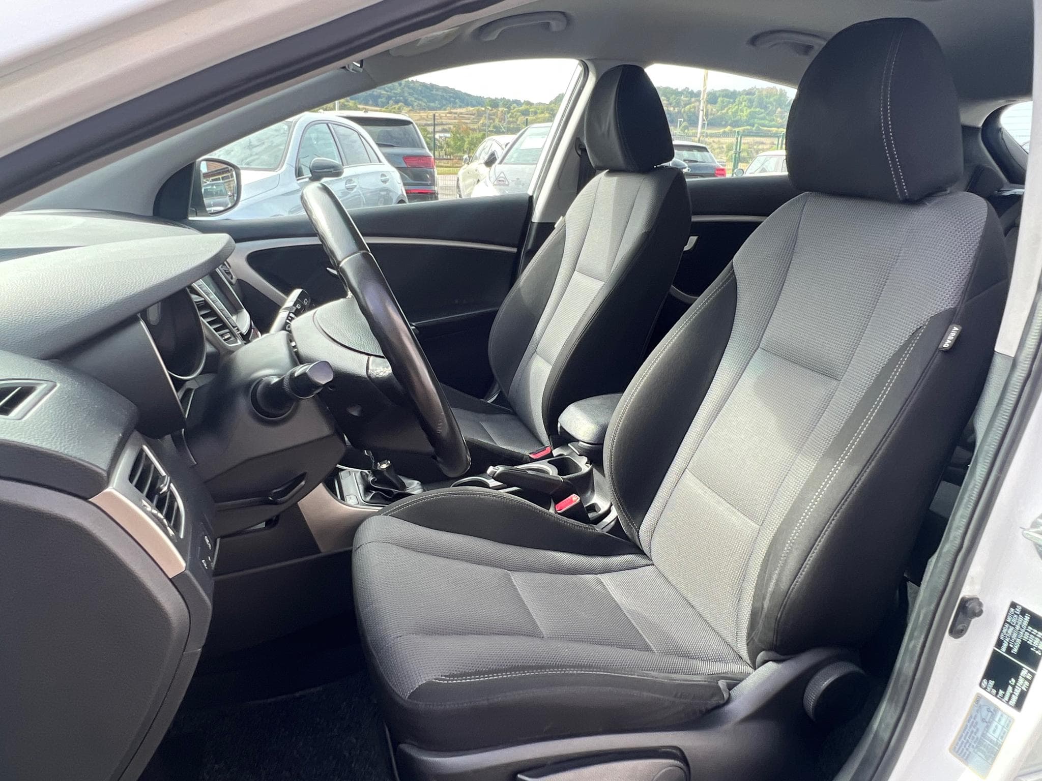Hyundai i30 1.6 CRDi 110CV INTUITIVE (2015) - Photo 13