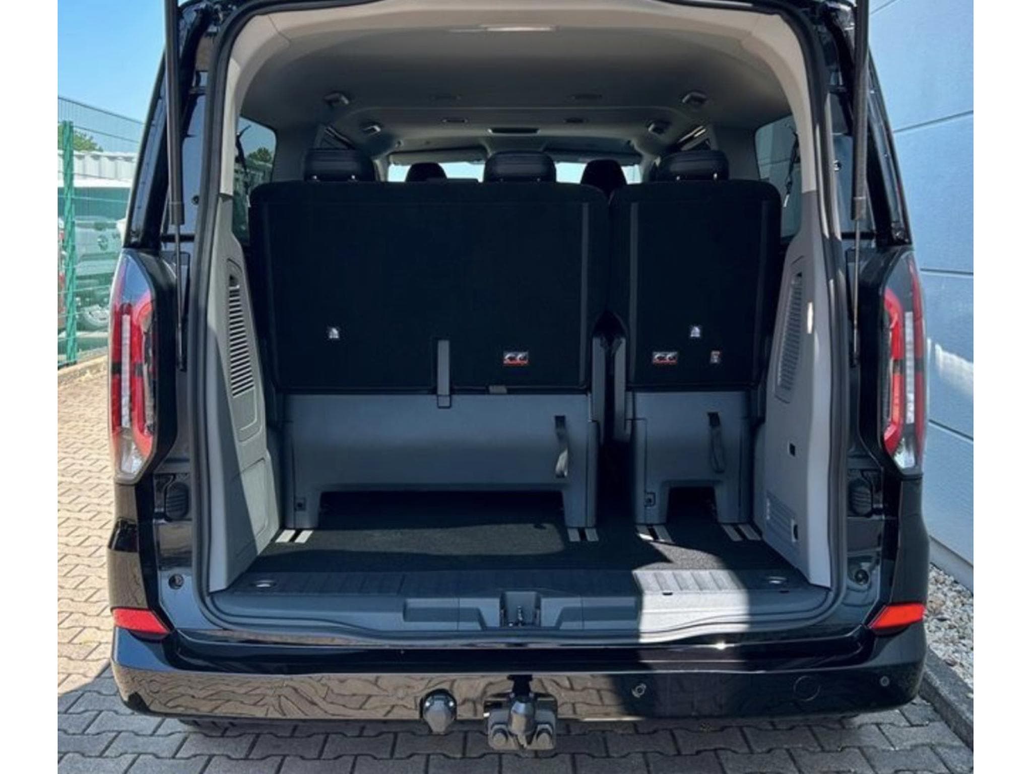 Ford Tourneo Tourneo Custom Titanium X L2 PHEv 227cv (2026) - Photo 3