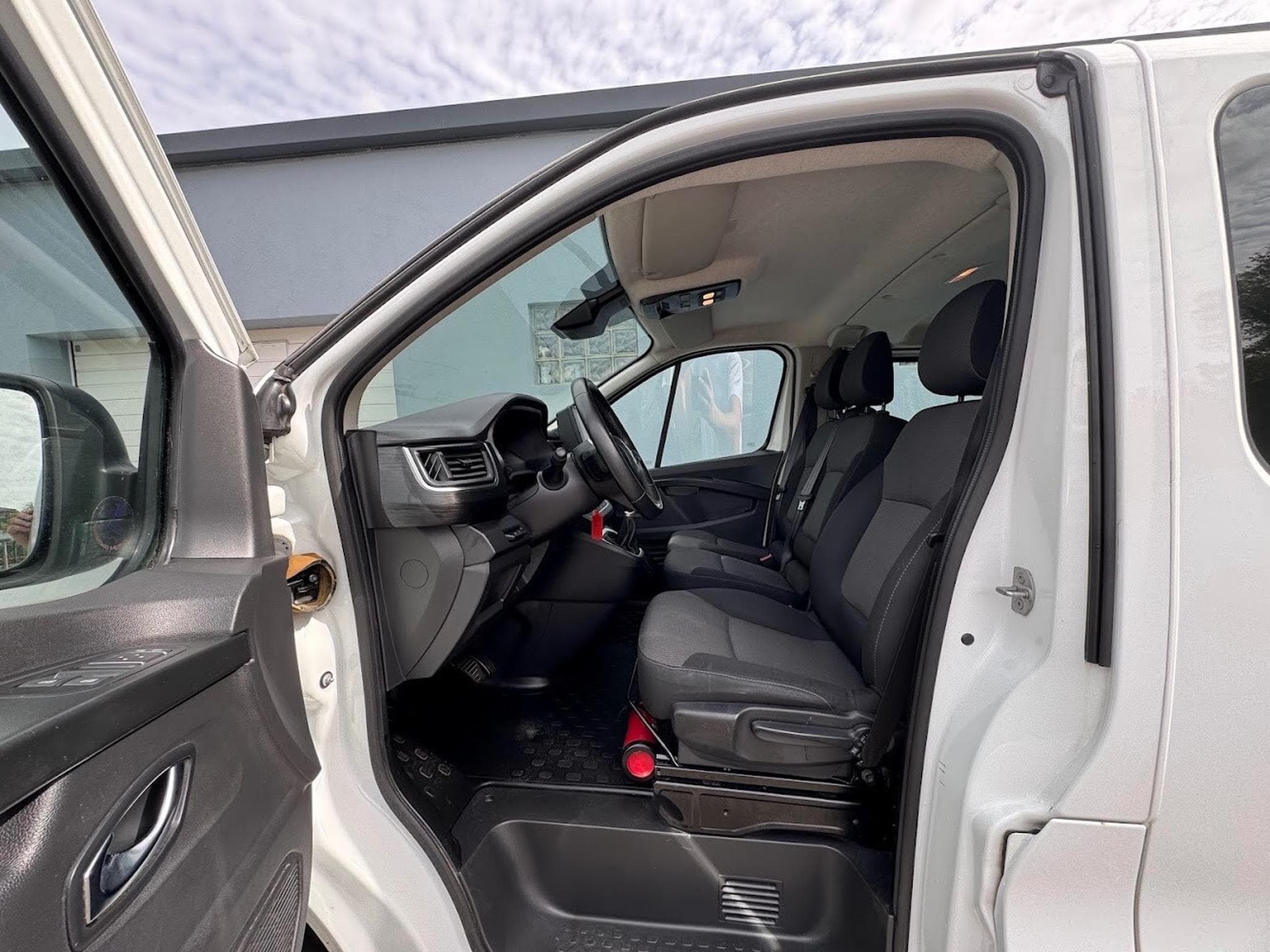 Renault Trafic 150 AUTO 6 PLACES CABINE APPROFONDIE (2022) - Foto 3