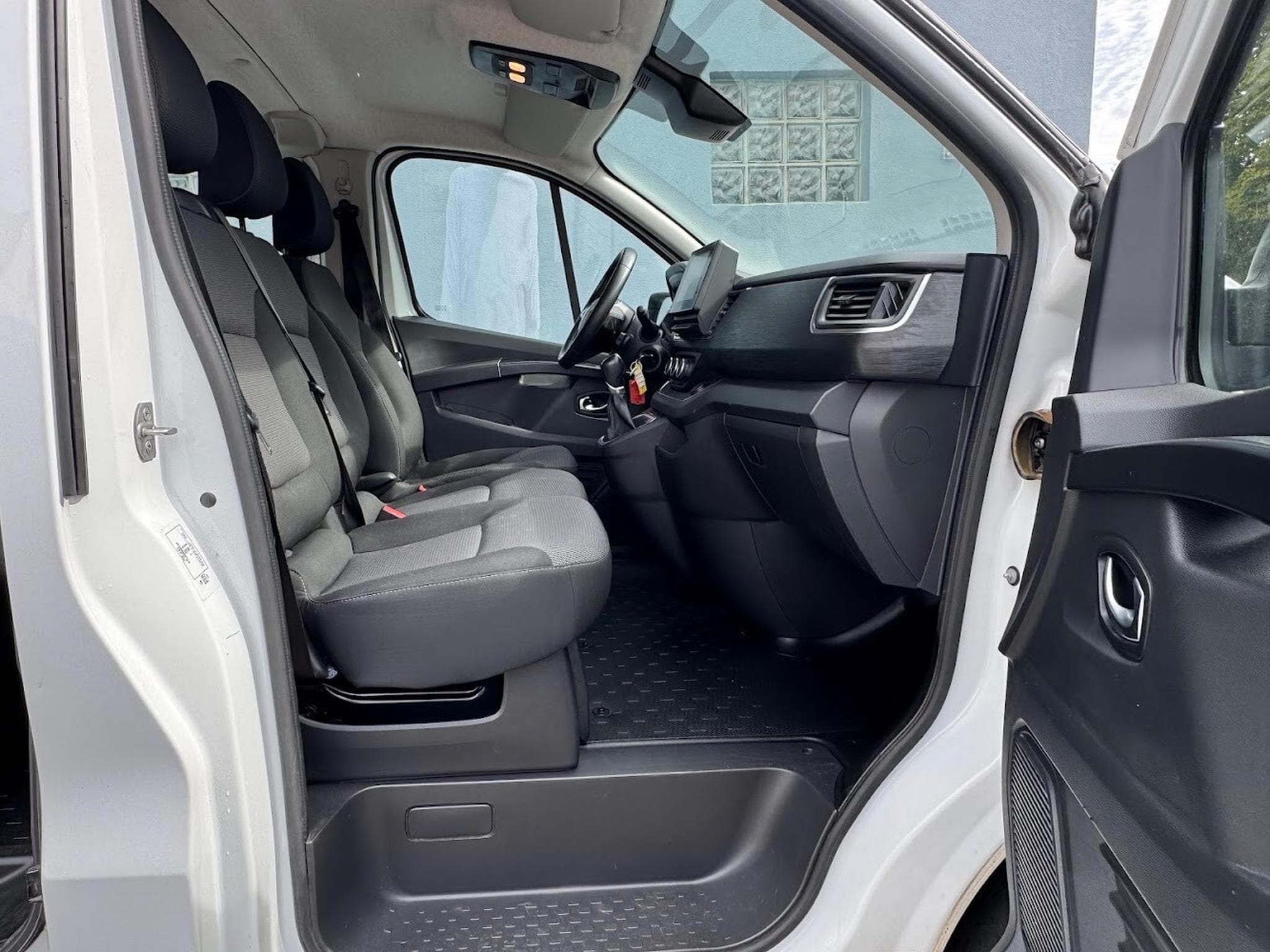 Renault Trafic 150 AUTO 6 PLACES CABINE APPROFONDIE (2022) - Foto 5