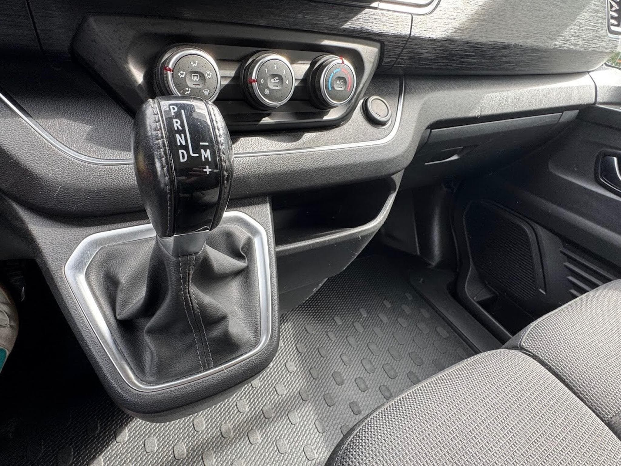 Renault Trafic 150 AUTO 6 PLACES CABINE APPROFONDIE (2022) - Foto 9