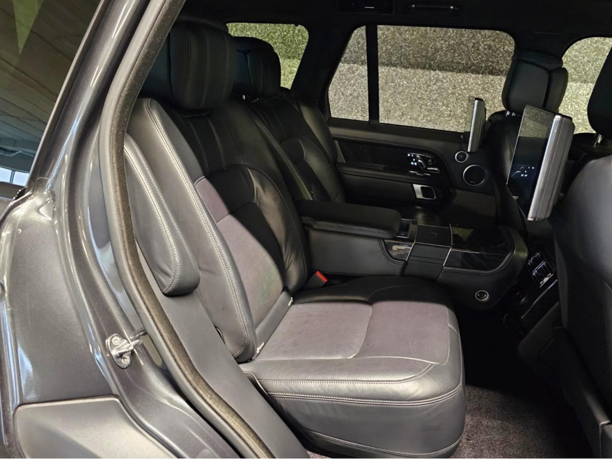 Land-Rover Range Rover 4.4 SDV8 VOGUE AUTOBIOGRAPHY FULL OPTIONS (2018) - Photo 7