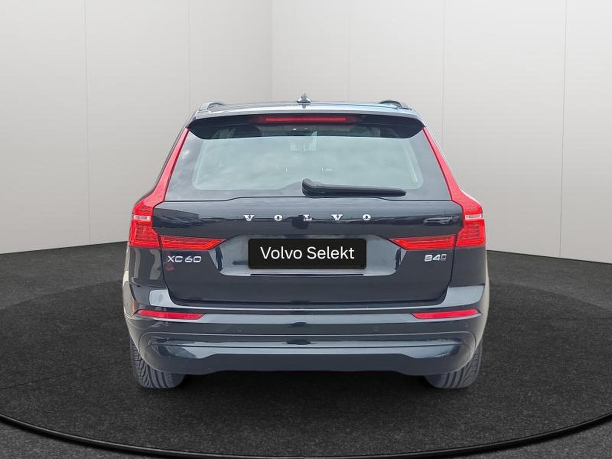 Volvo XC60 B4 AWD Core / Diesel (2022) - Photo 4