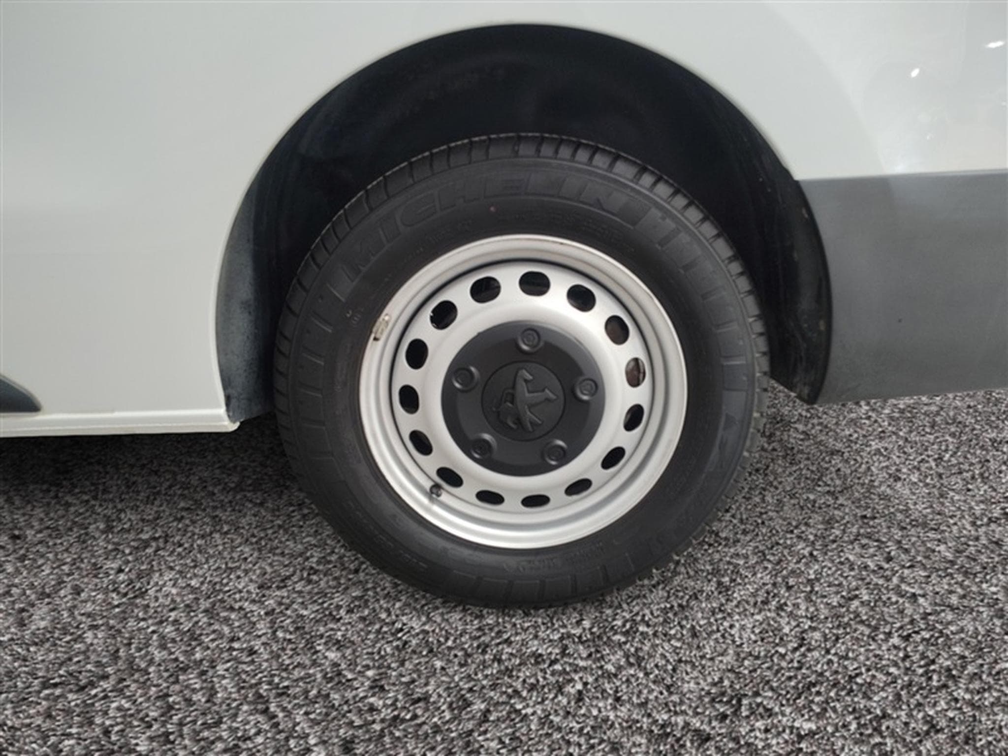Peugeot Expert 2.0 BlueHDi 180 EAT8 L3 DBLE CAB 6PL. NAVI / CLIM / TEL (2023) - Photo 6