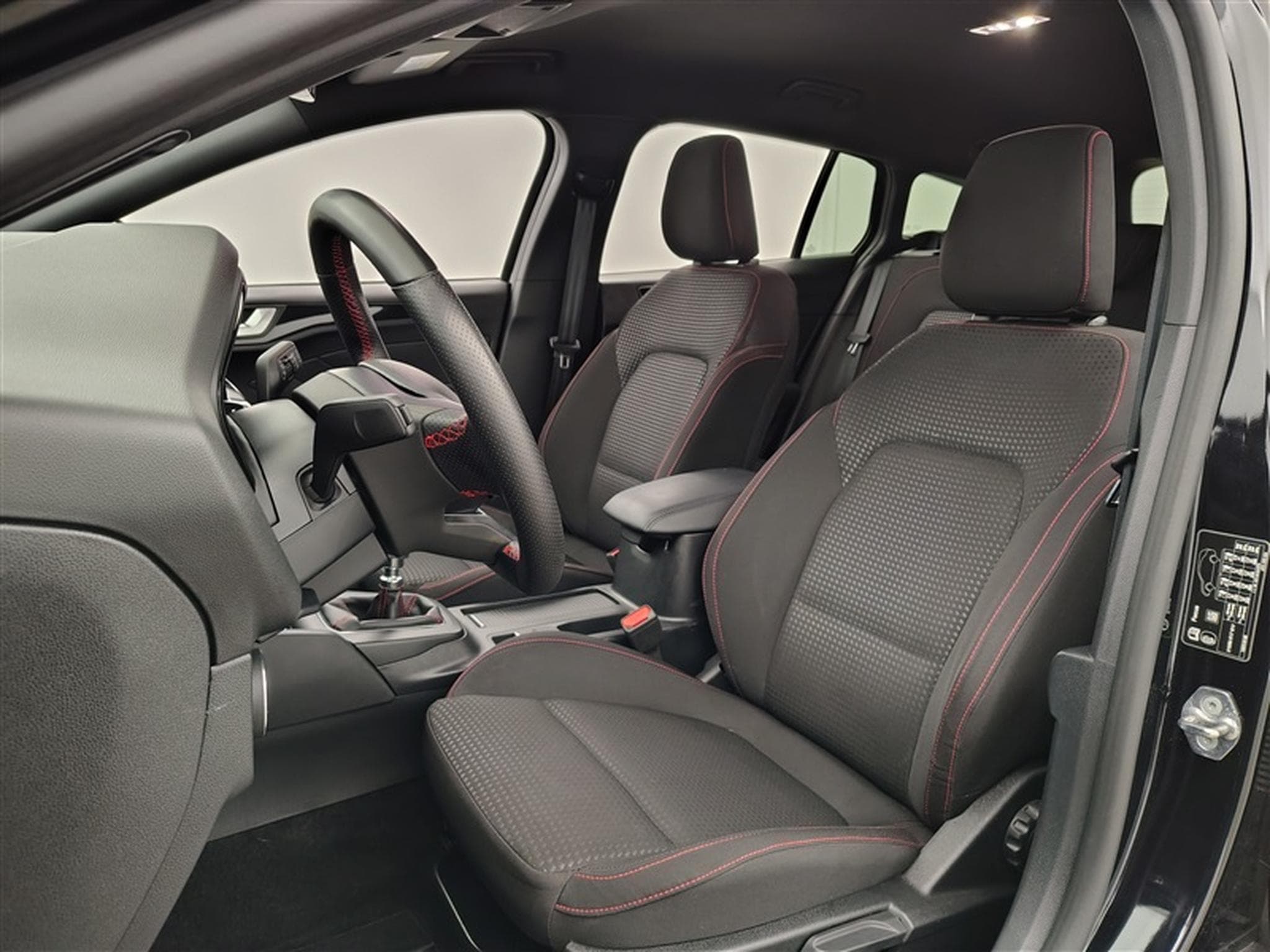 Ford Focus 1.0 EcoBoost 125Cv ST-Line NAVI / FULL LED / CARPLAY (2024) - Photo 7