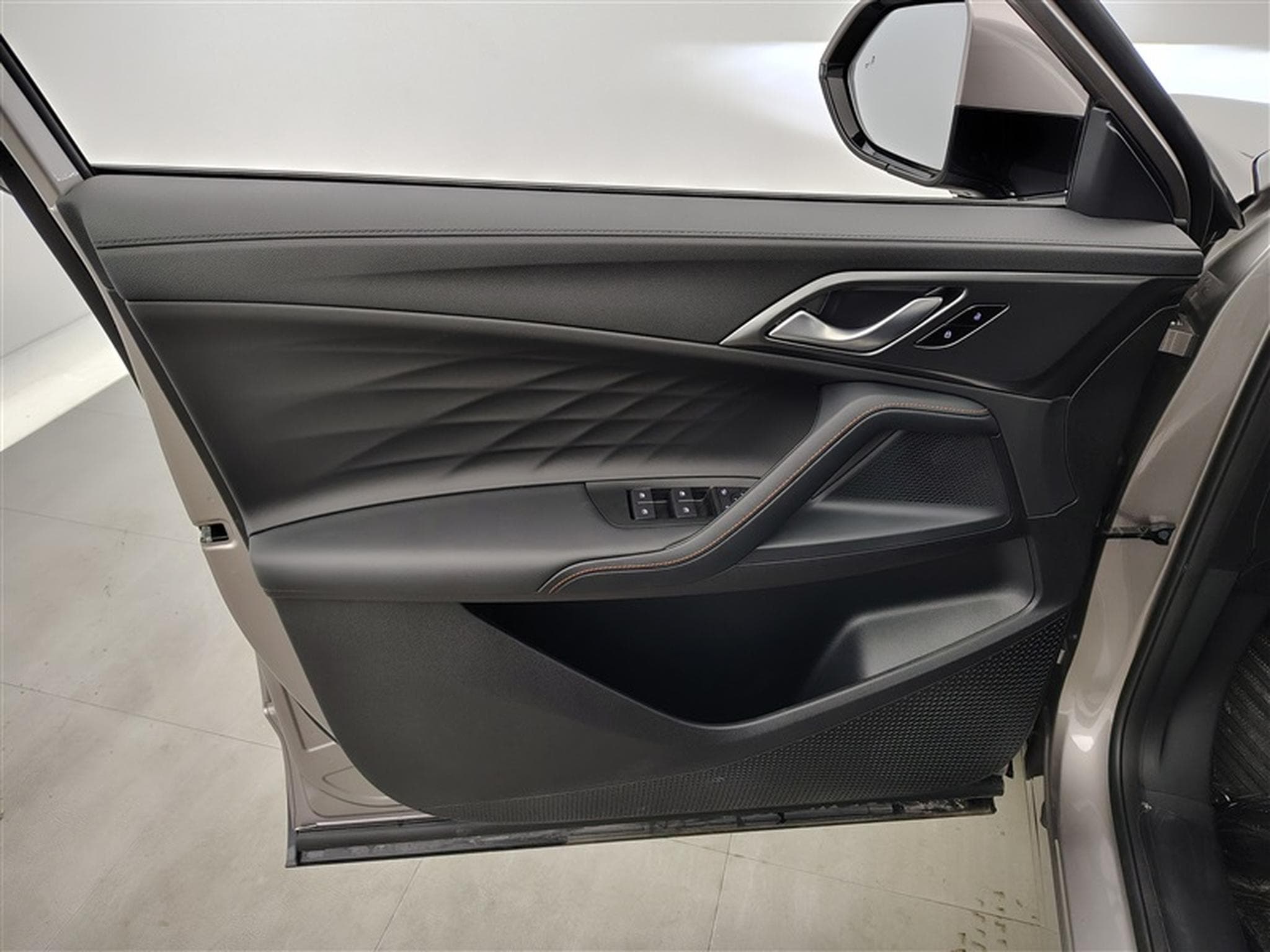 MG HS 1.5 Hybrid+ Luxury NAVI / FULL LED / CUIR / CAMERA 360° (2026) - Photo 17