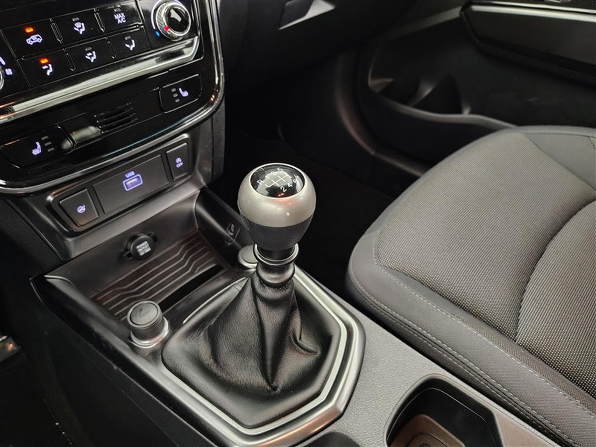 SsangYong Tivoli 1.2 T-GDI 2WD Crystal   Navi / Caméra (2020) - Photo 12