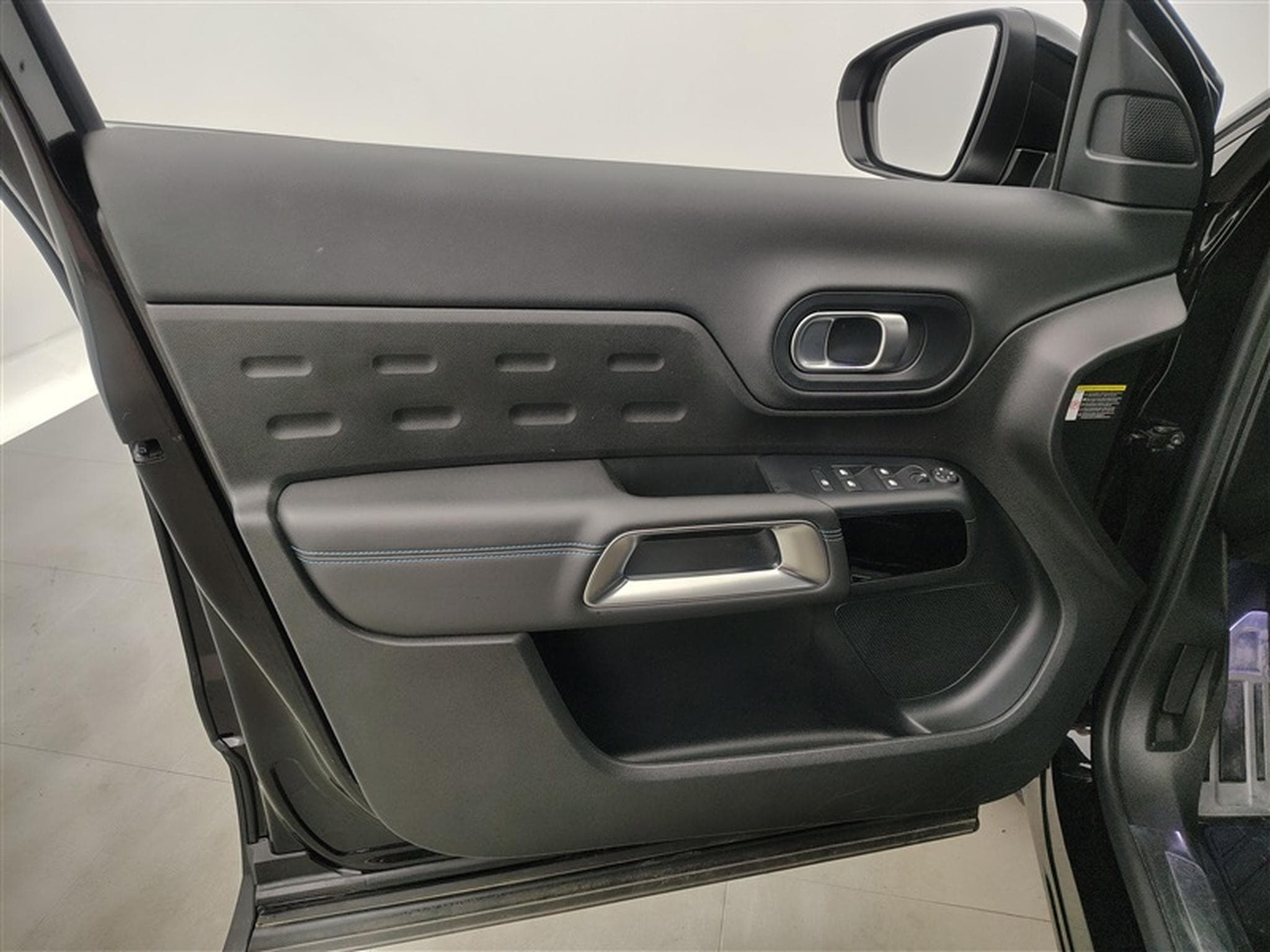 Citroen C5 Aircross PHEV 1.6 Shine NAVI / CUIR / FULL LED (2023) - Photo 17