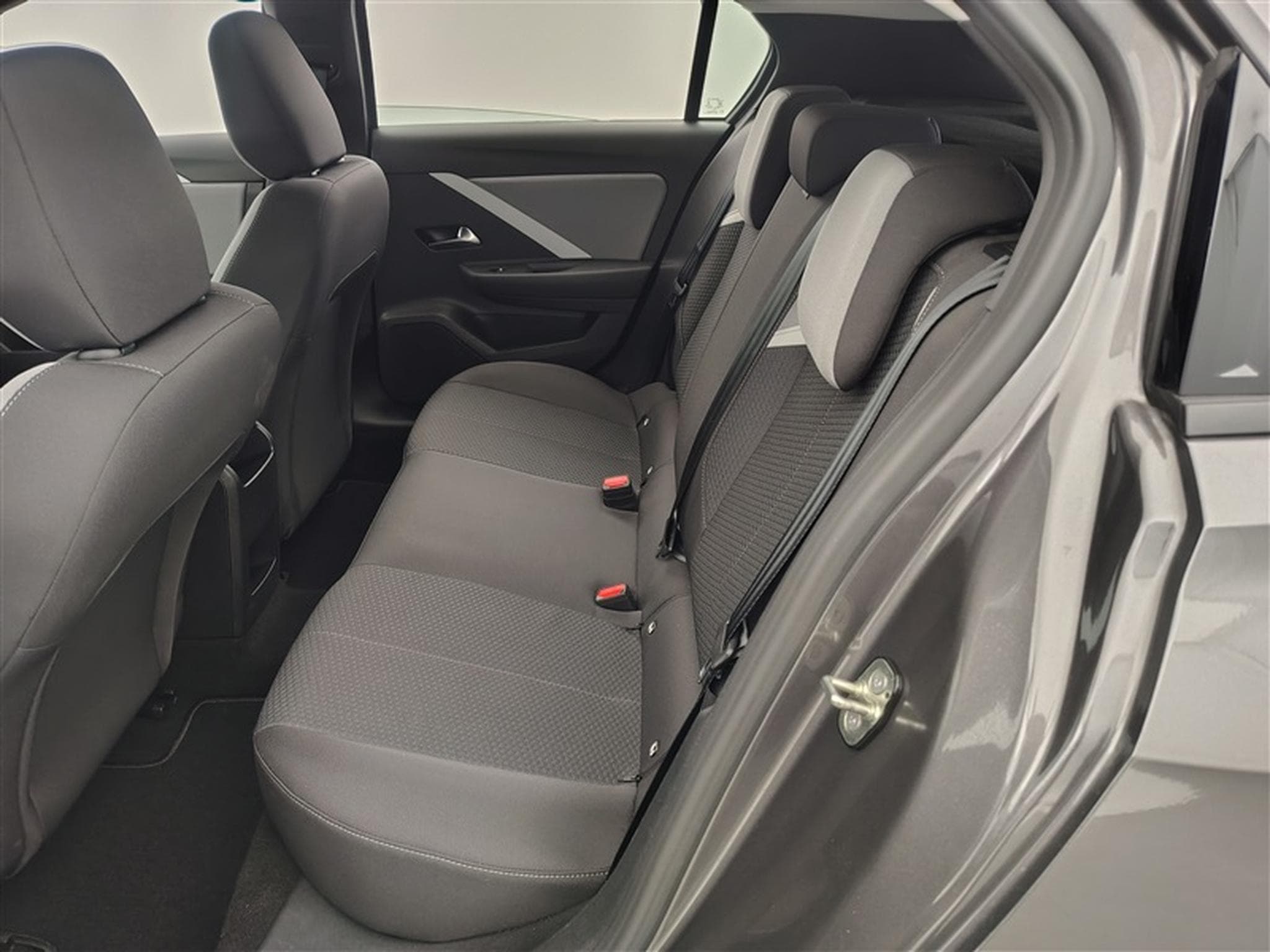 Opel Astra 1.2 Turbo Business Edition NAVI / FULL LED (2023) - Photo 13